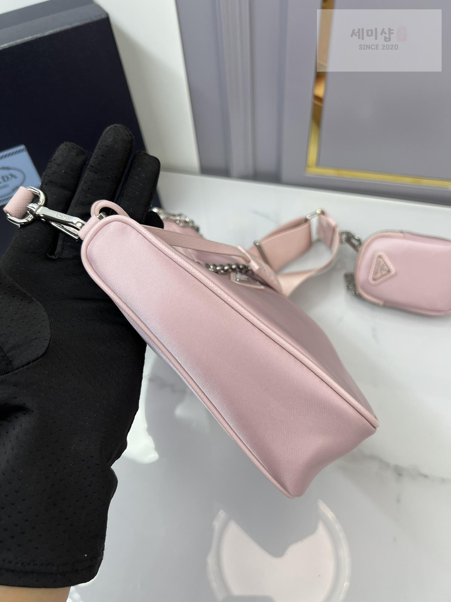 P R A D A Prada Re-Edition 2005 Nylon Hobo Bag 12번 이미지