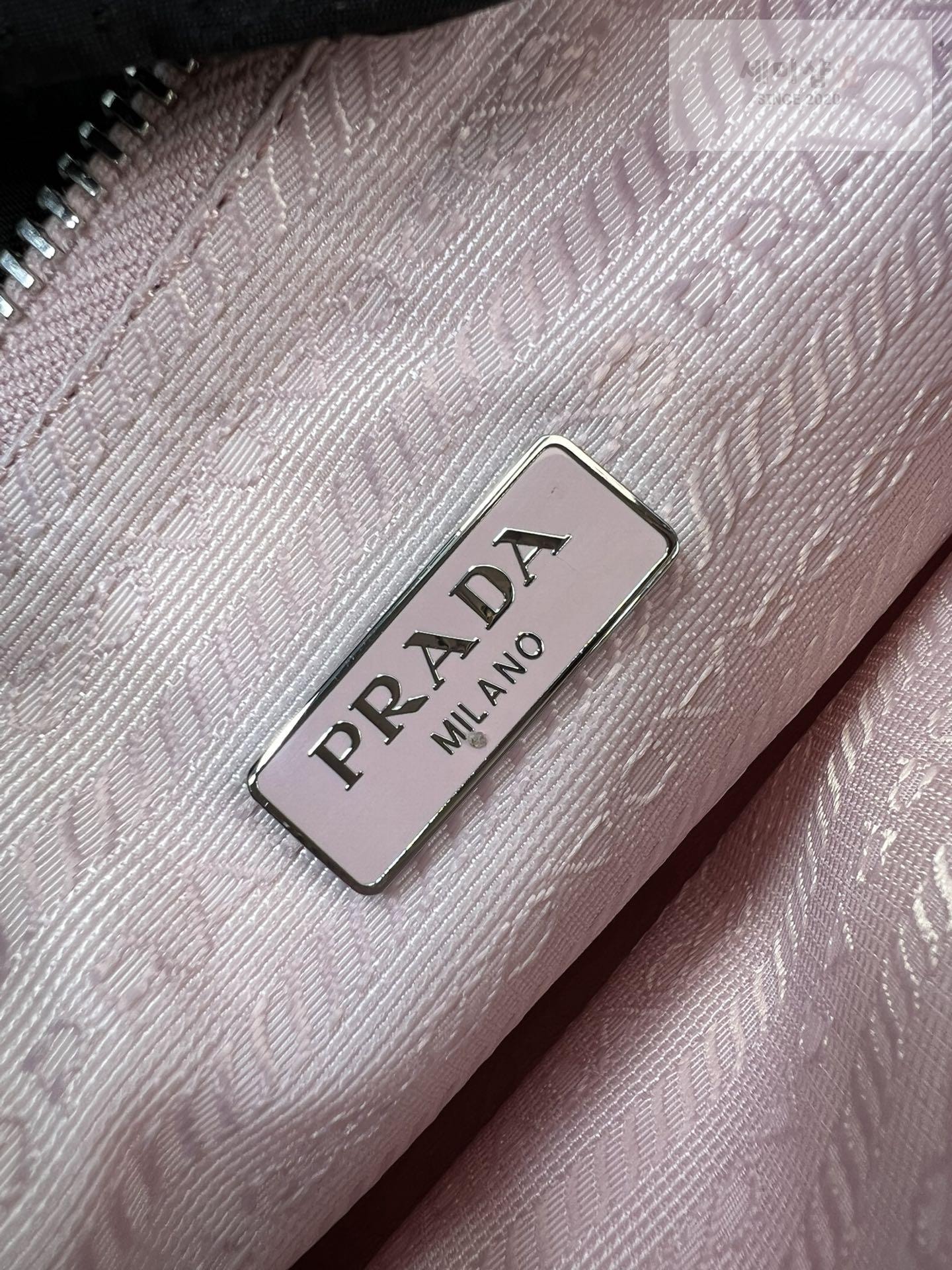 P R A D A Prada Re-Edition 2005 Nylon Hobo Bag 71번 이미지