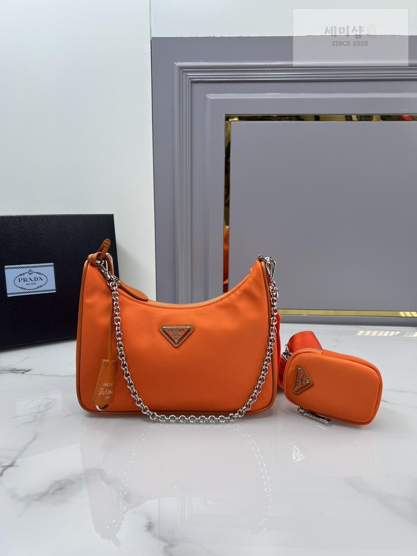 P R A D A Prada Re-Edition 2005 Nylon Hobo Bag 15번 이미지