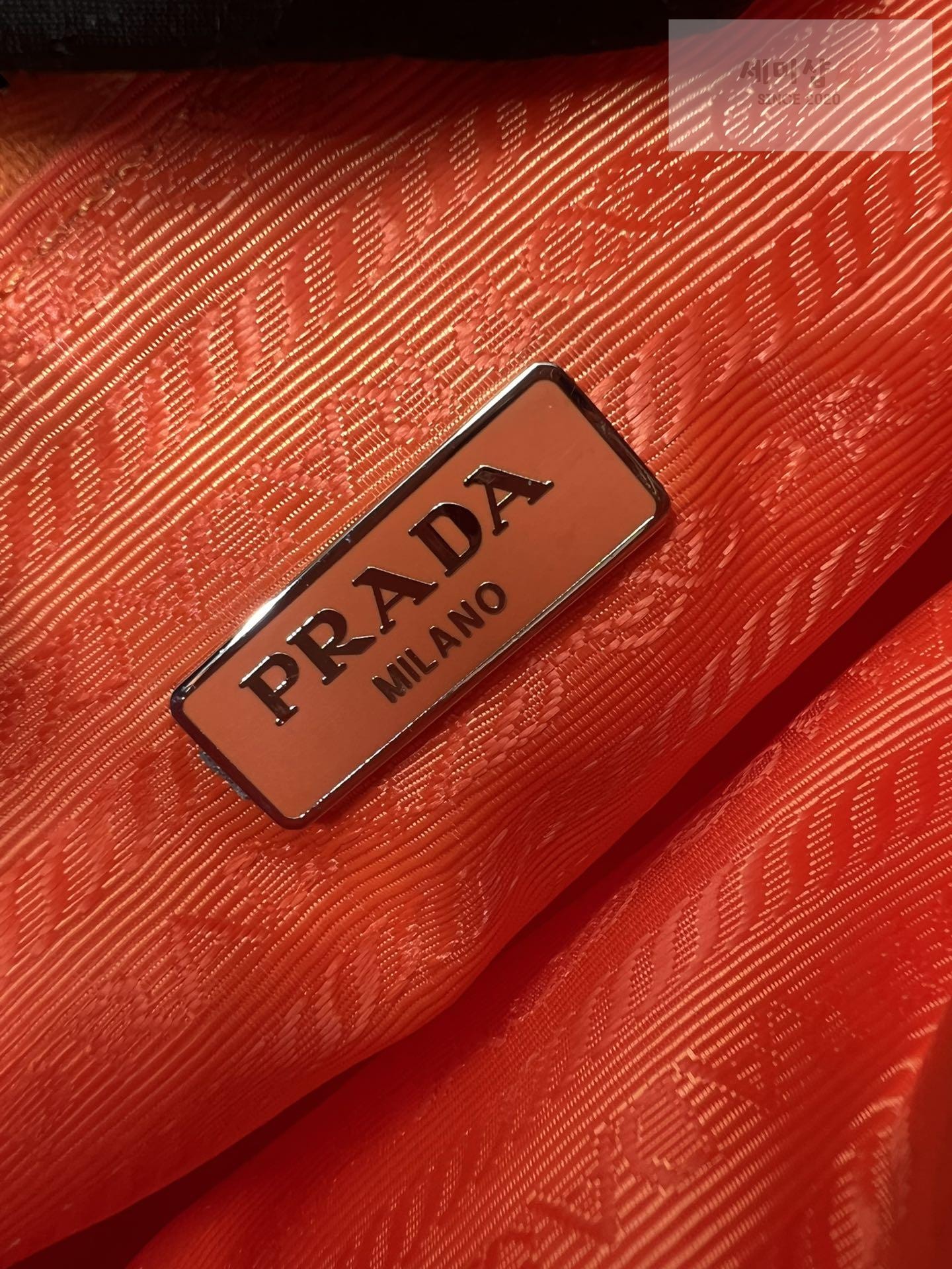 P R A D A Prada Re-Edition 2005 Nylon Hobo Bag 18번 이미지