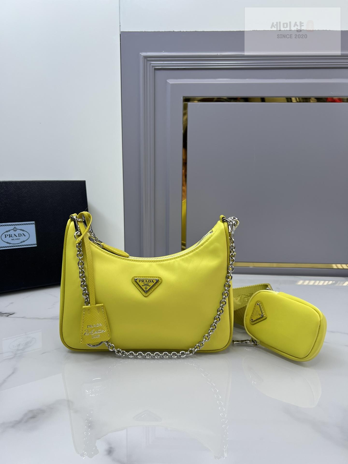 P R A D A Prada Re-Edition 2005 Nylon Hobo Bag 47번 이미지