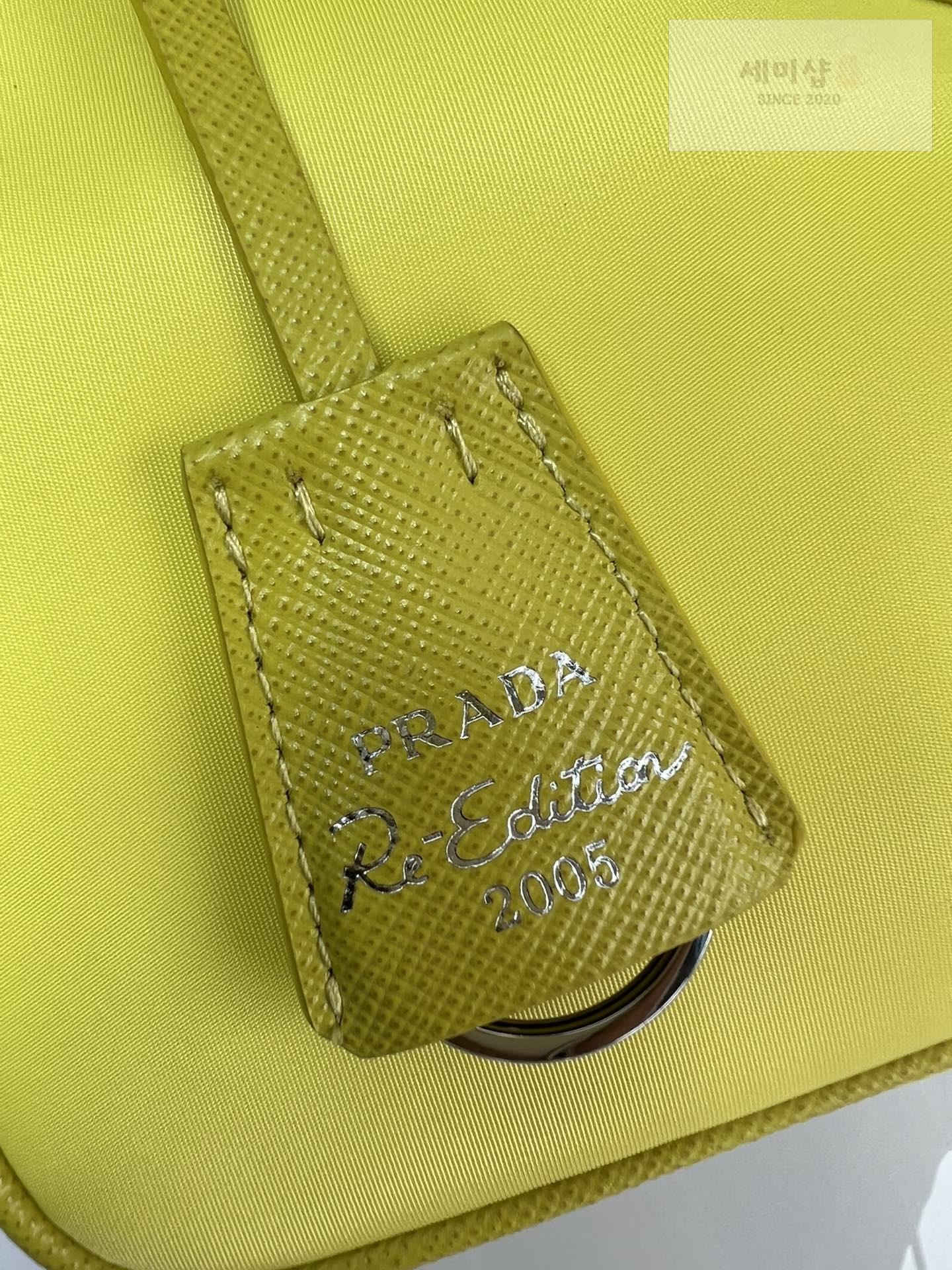 P R A D A Prada Re-Edition 2005 Nylon Hobo Bag 63번 이미지