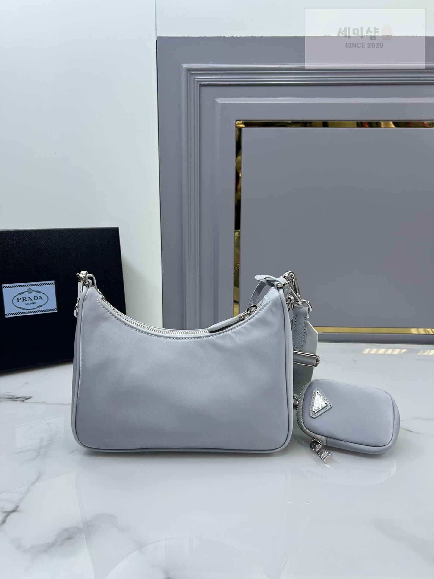 P R A D A Prada Re-Edition 2005 Nylon Hobo Bag 74번 이미지