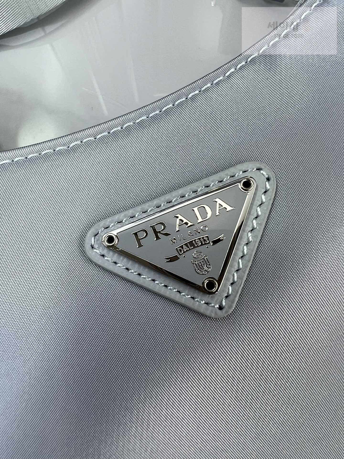 P R A D A Prada Re-Edition 2005 Nylon Hobo Bag 24번 이미지