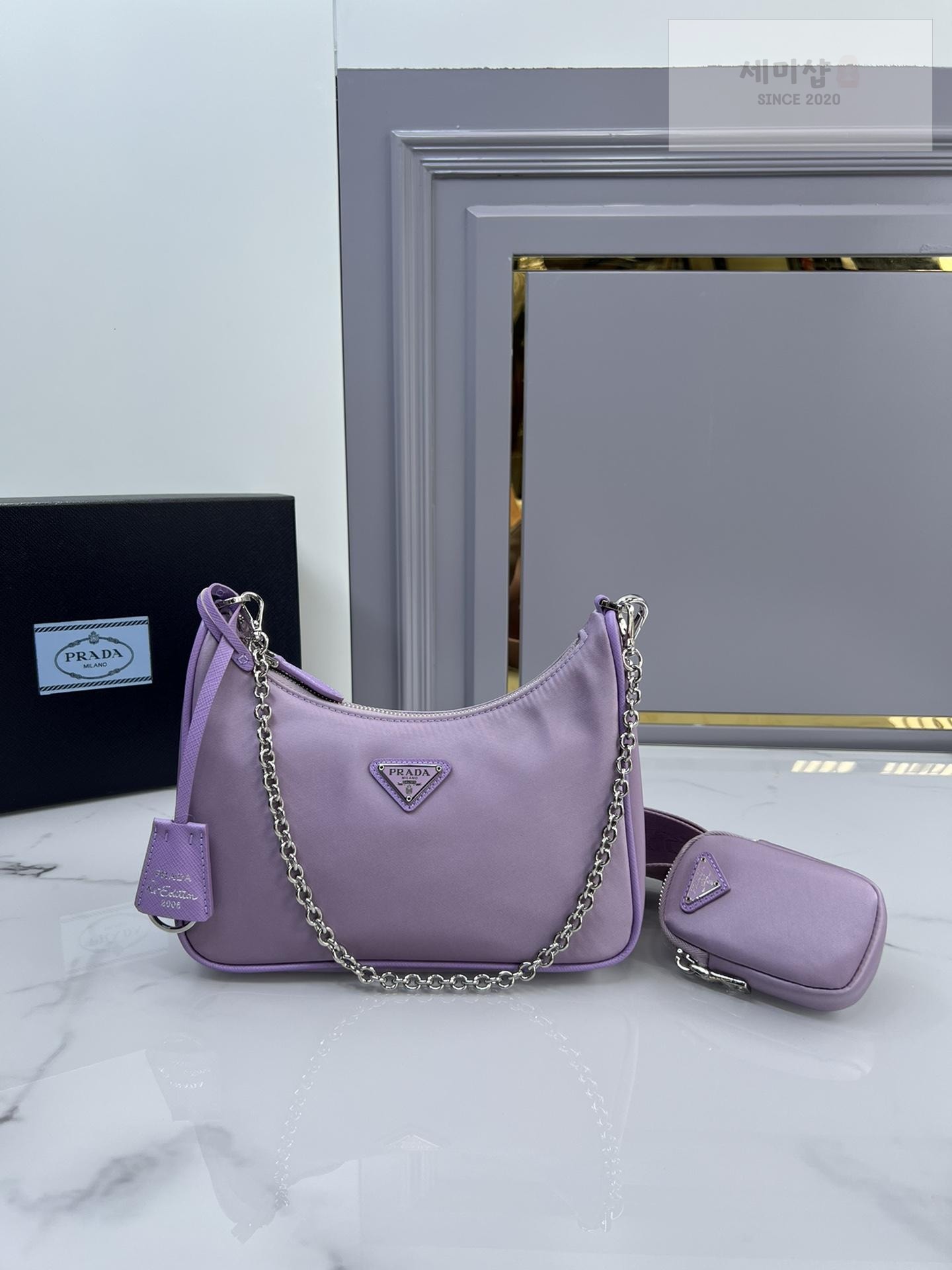 P R A D A Prada Re-Edition 2005 Nylon Hobo Bag 76번 이미지