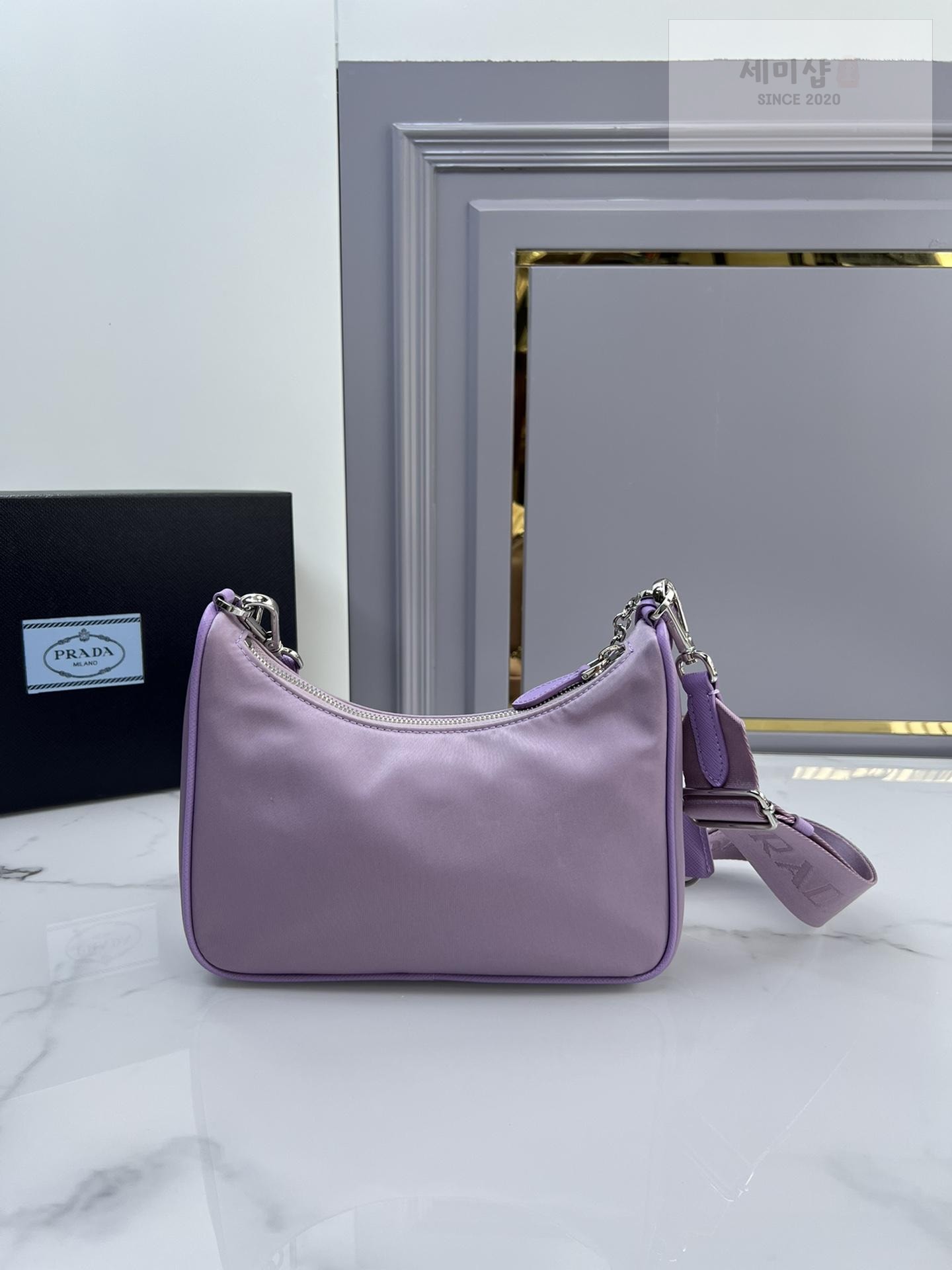 P R A D A Prada Re-Edition 2005 Nylon Hobo Bag 77번 이미지