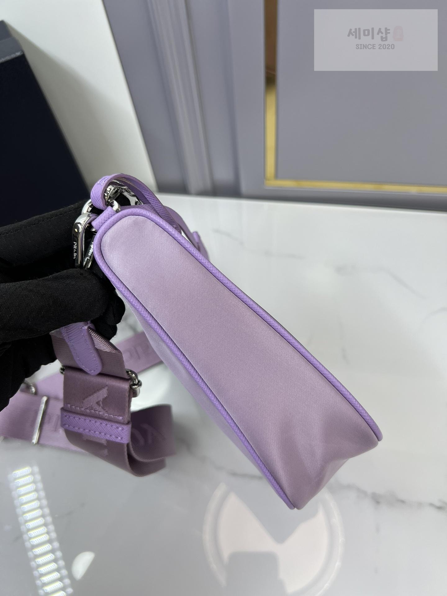 P R A D A Prada Re-Edition 2005 Nylon Hobo Bag 67번 이미지