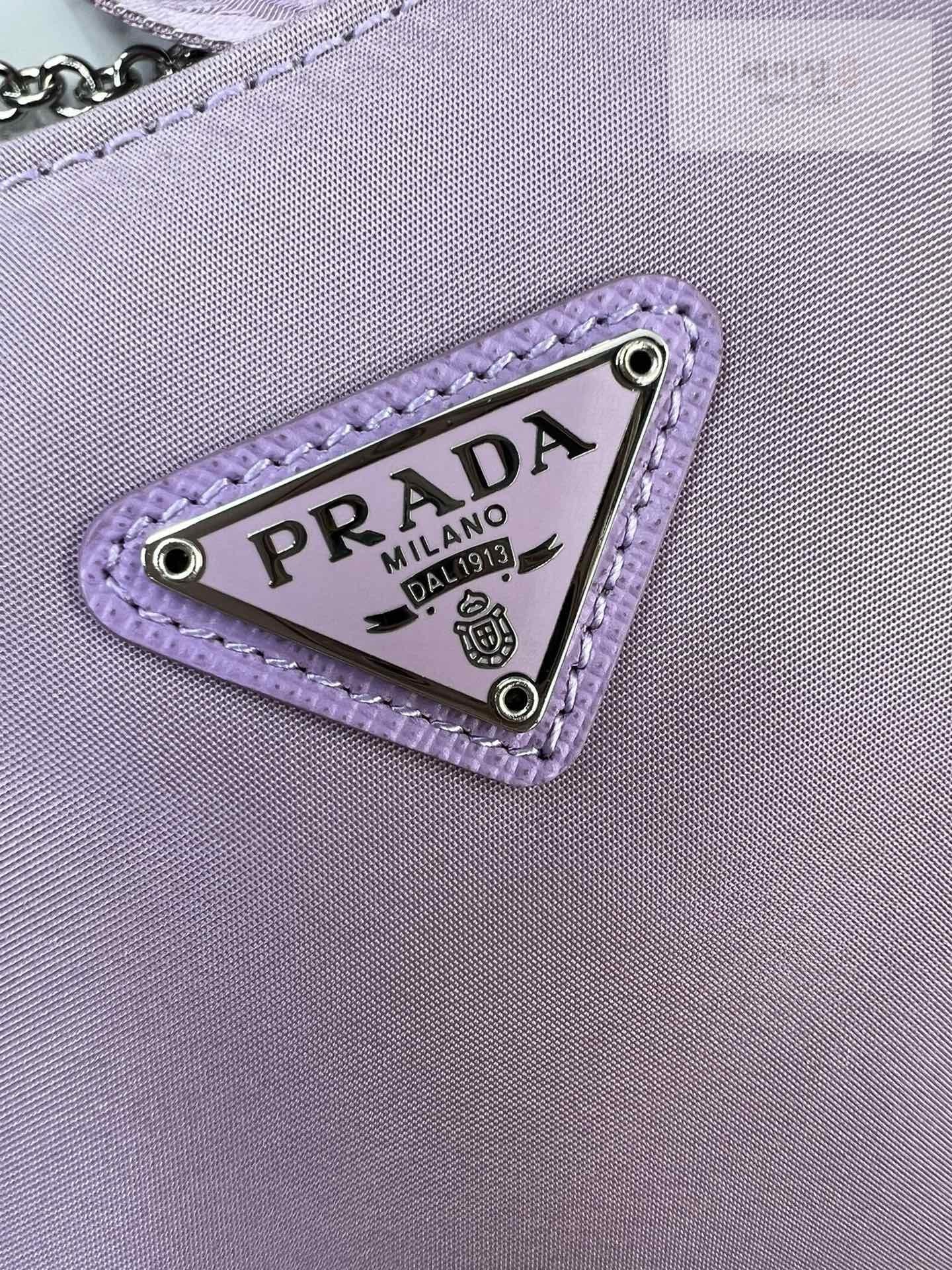 P R A D A Prada Re-Edition 2005 Nylon Hobo Bag 57번 이미지