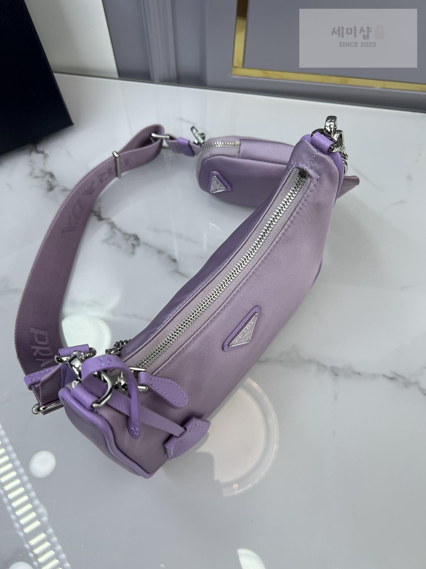 P R A D A Prada Re-Edition 2005 Nylon Hobo Bag 68번 이미지