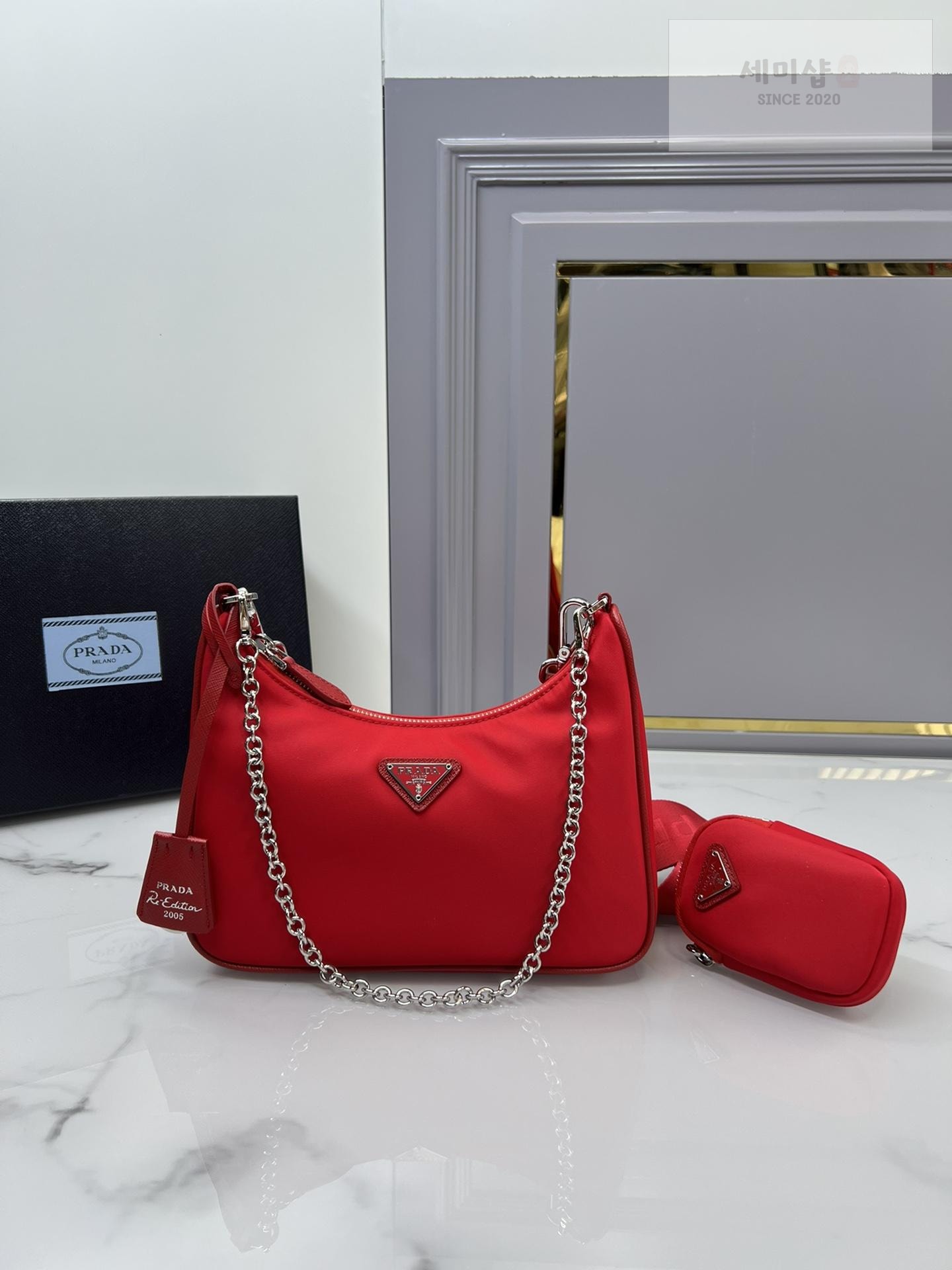 P R A D A Prada Re-Edition 2005 Nylon Hobo Bag 78번 이미지