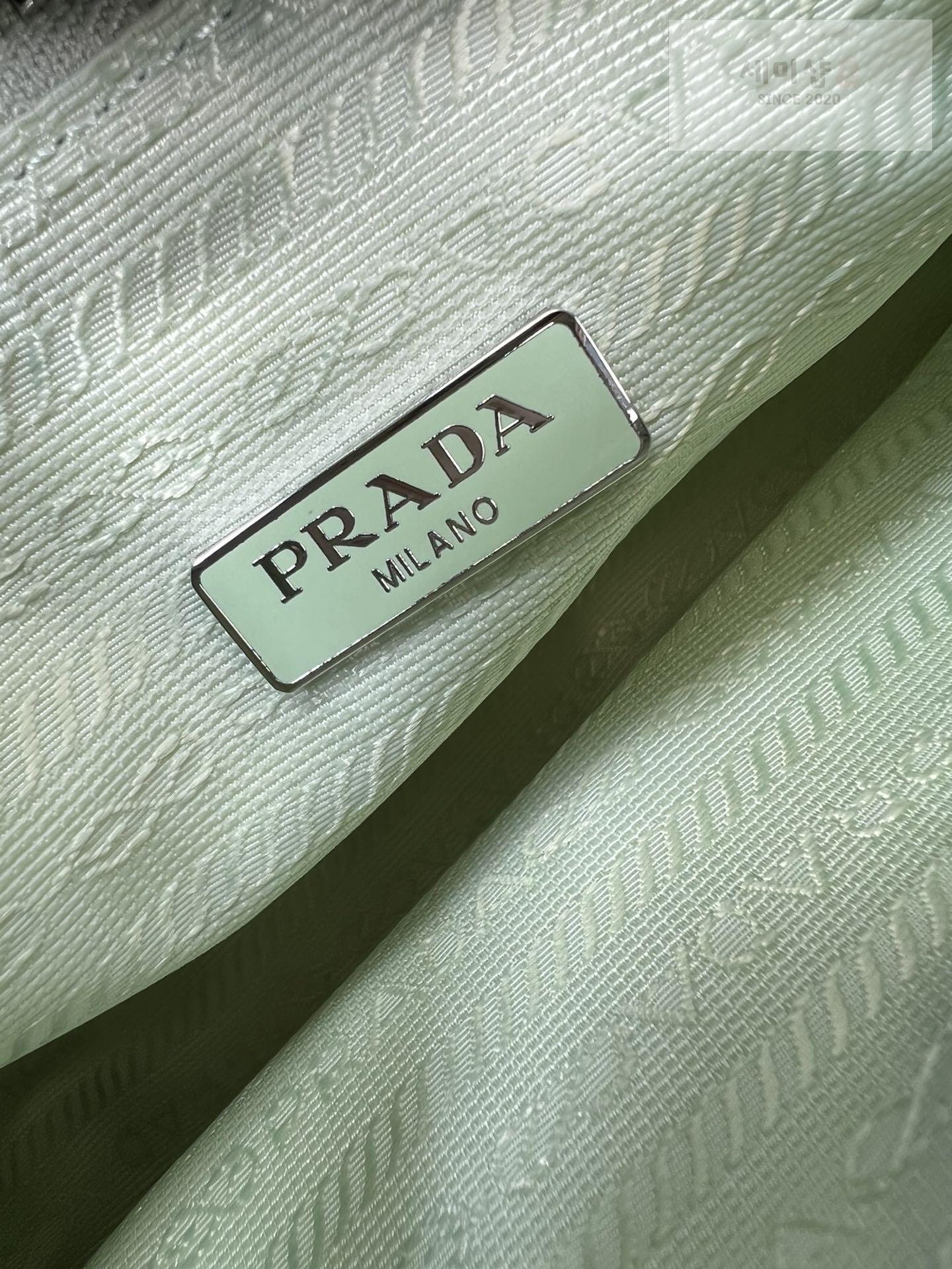 P R A D A Prada Re-Edition 2005 Nylon Hobo Bag 73번 이미지