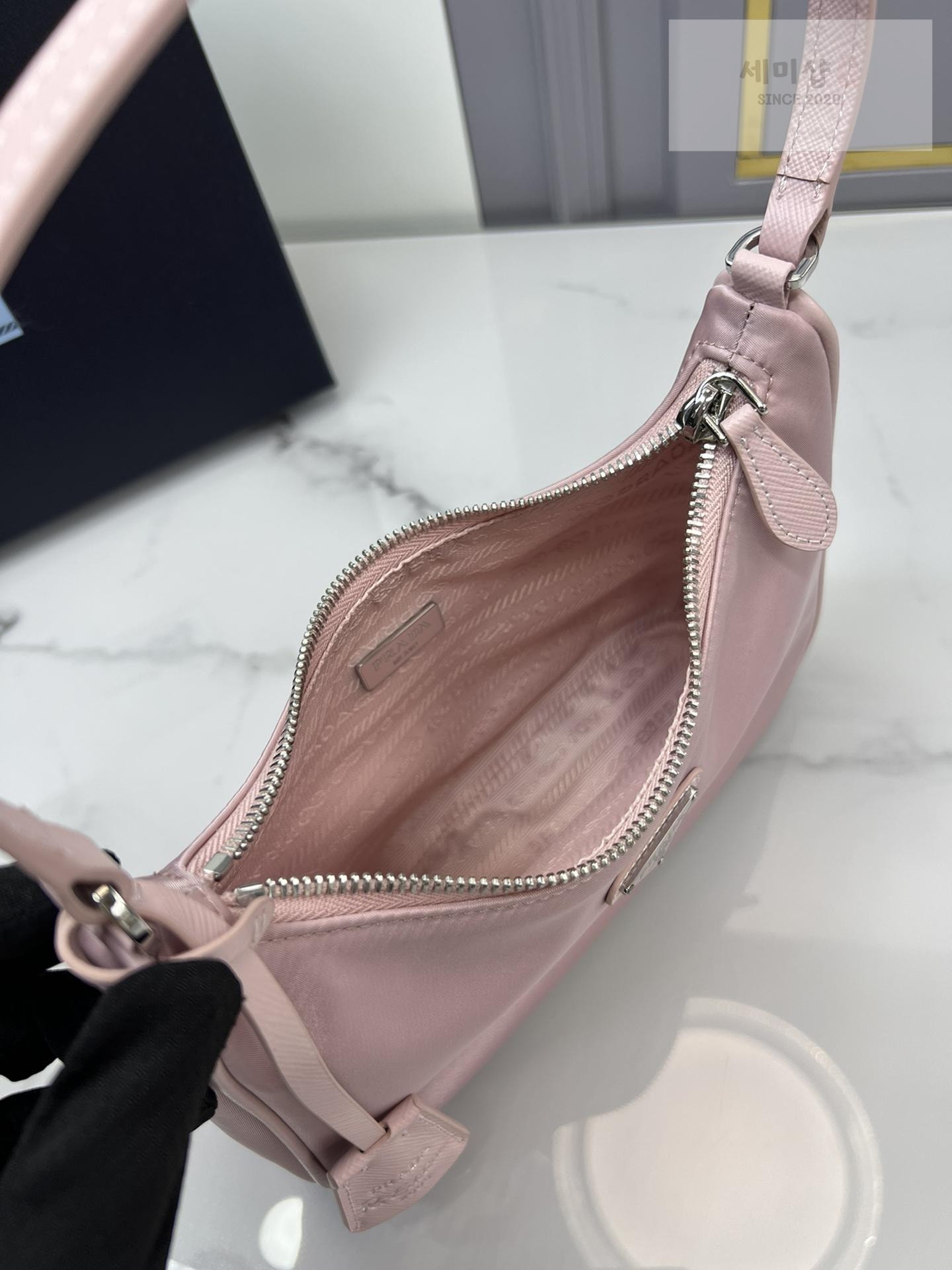 P R A D A Prada Re-Edition 2005 Nylon Shoulder Bag 16번 이미지