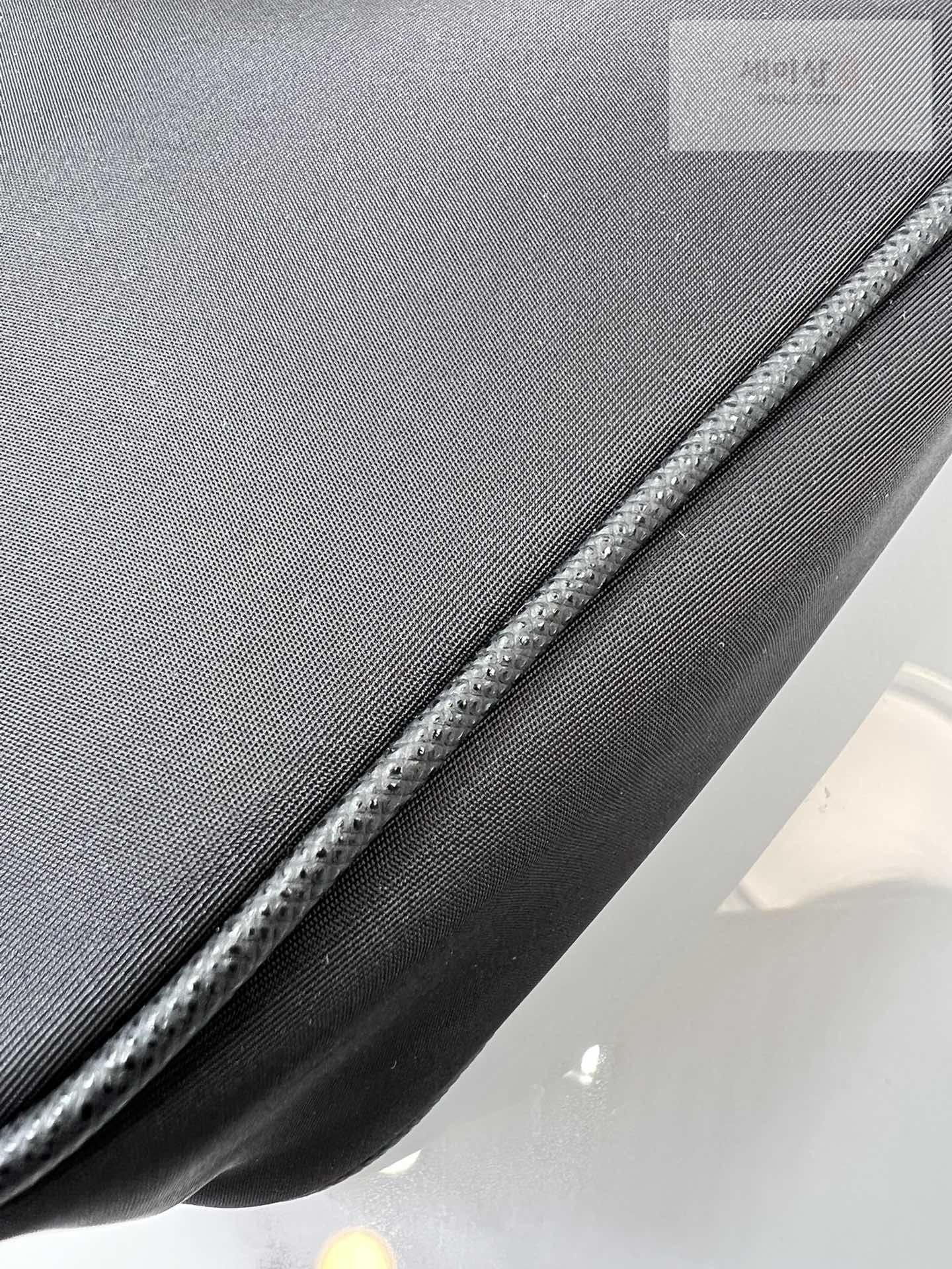 P R A D A Prada Re-Edition 2005 Nylon Shoulder Bag 25번 이미지
