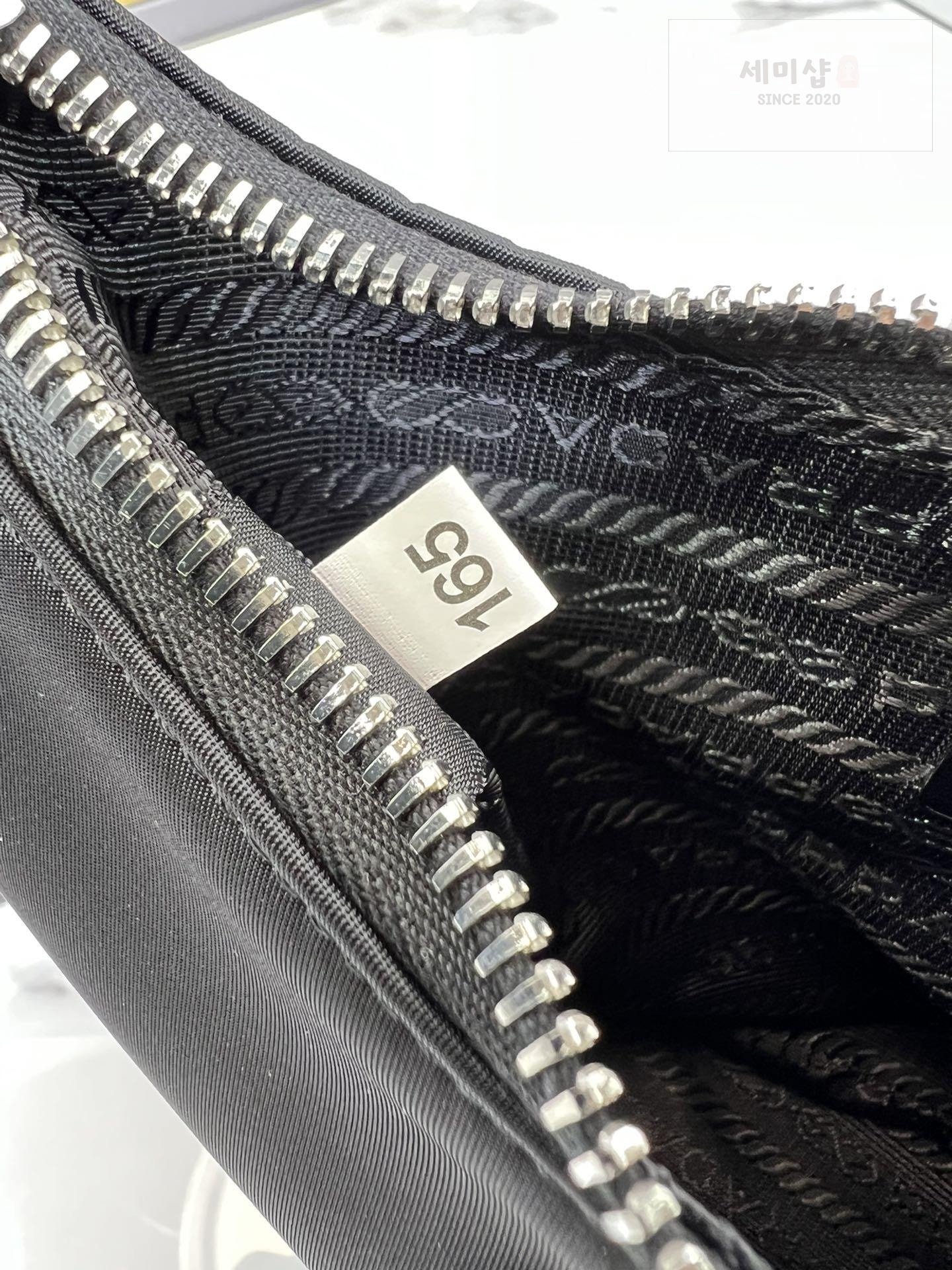 P R A D A Prada Re-Edition 2005 Nylon Shoulder Bag 27번 이미지