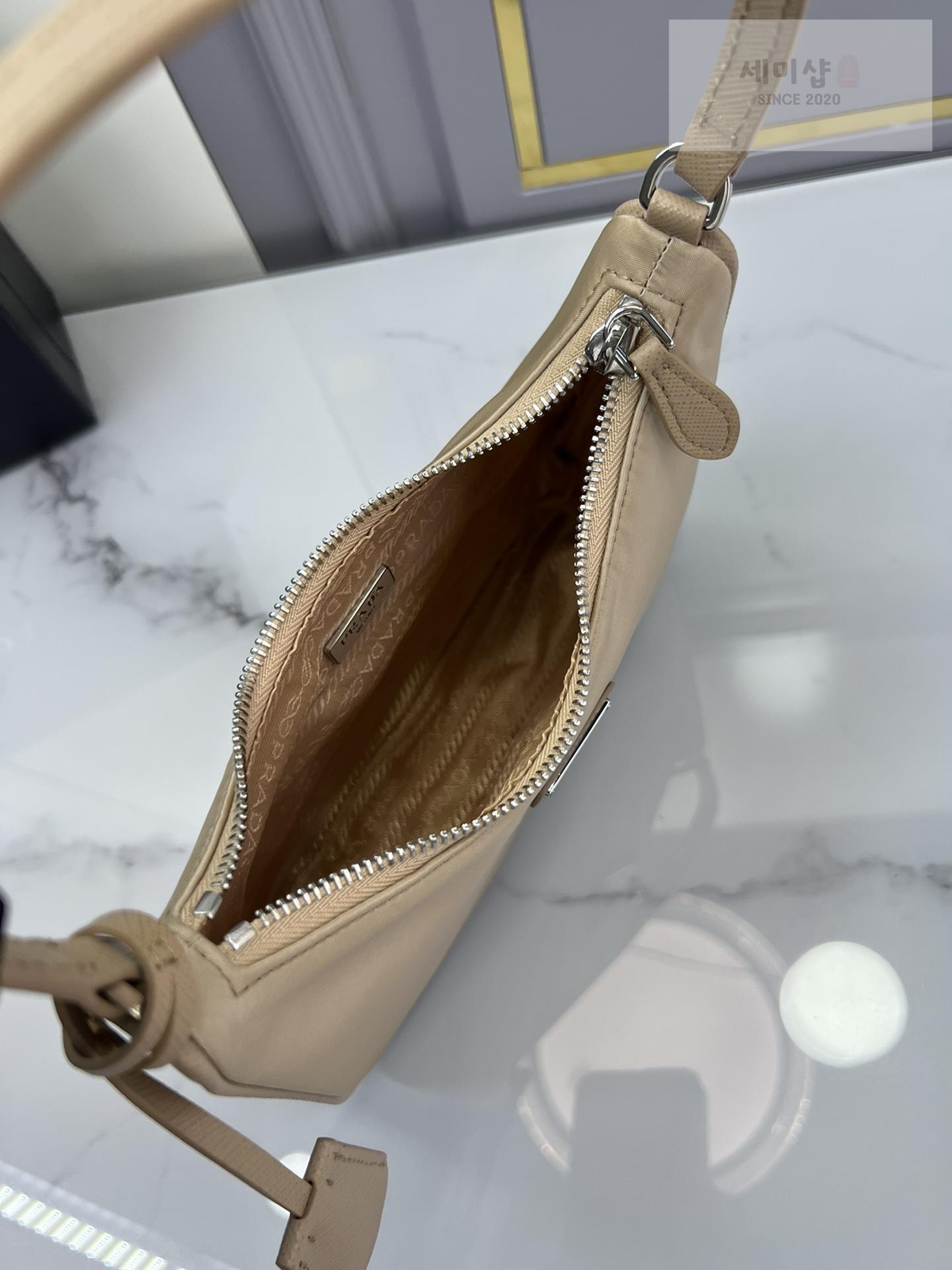 P R A D A Prada Re-Edition 2005 Nylon Shoulder Bag 31번 이미지