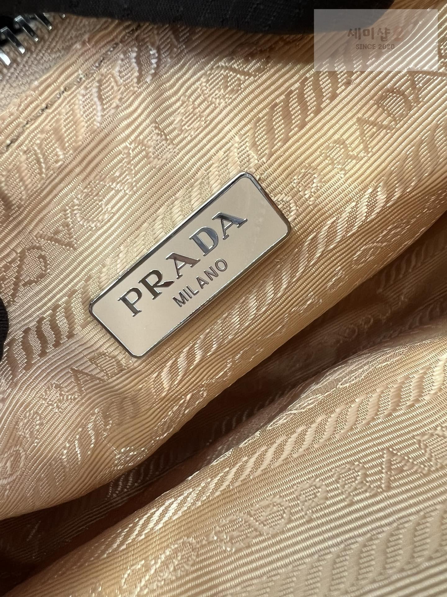 P R A D A Prada Re-Edition 2005 Nylon Shoulder Bag 47번 이미지