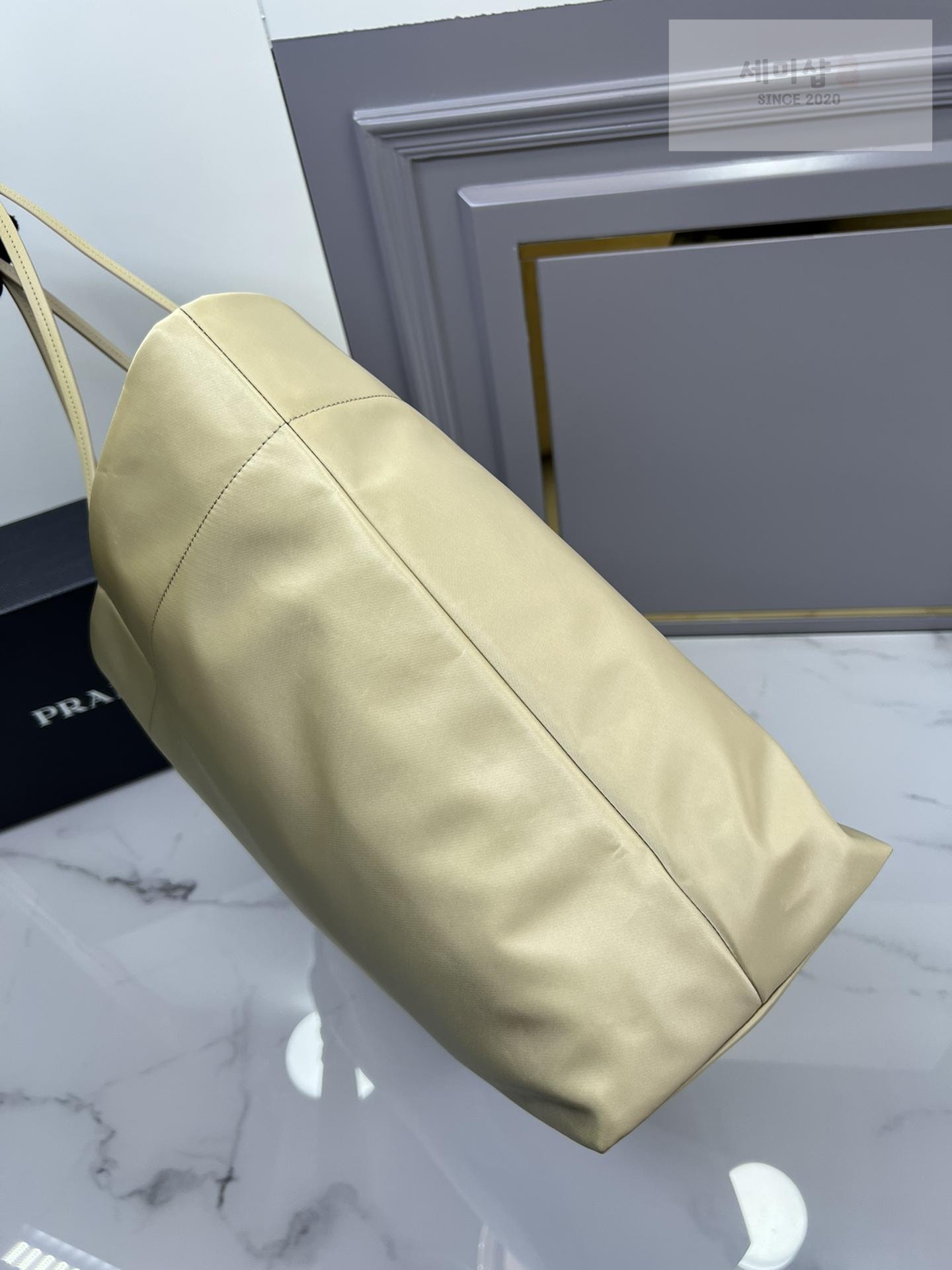P R A D A Prada Re-Edition Nylon Tote Bag 2번 이미지