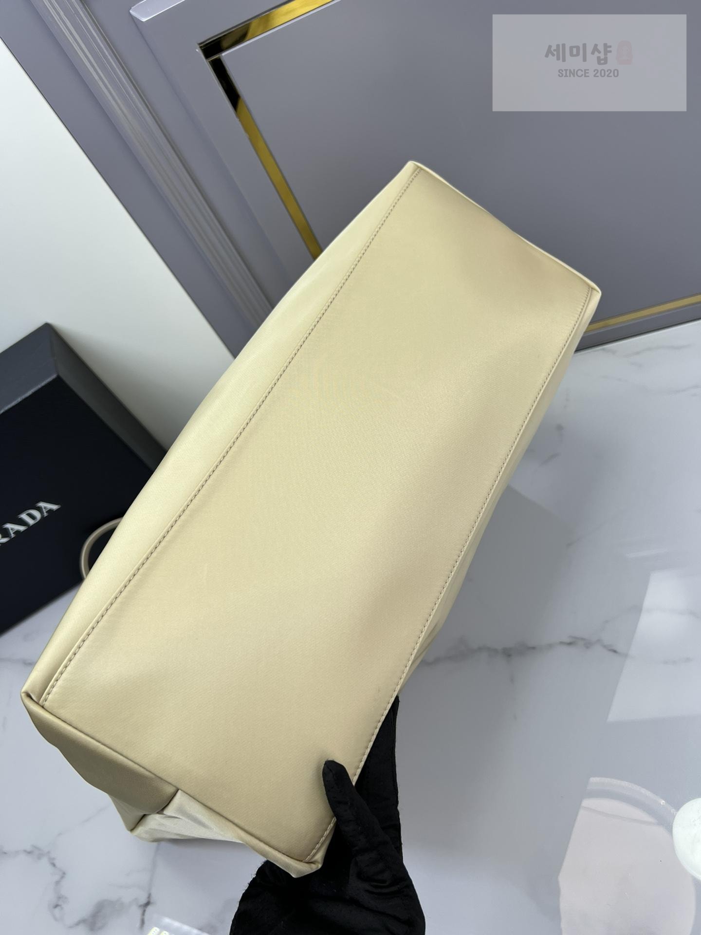 P R A D A Prada Re-Edition Nylon Tote Bag 3번 이미지