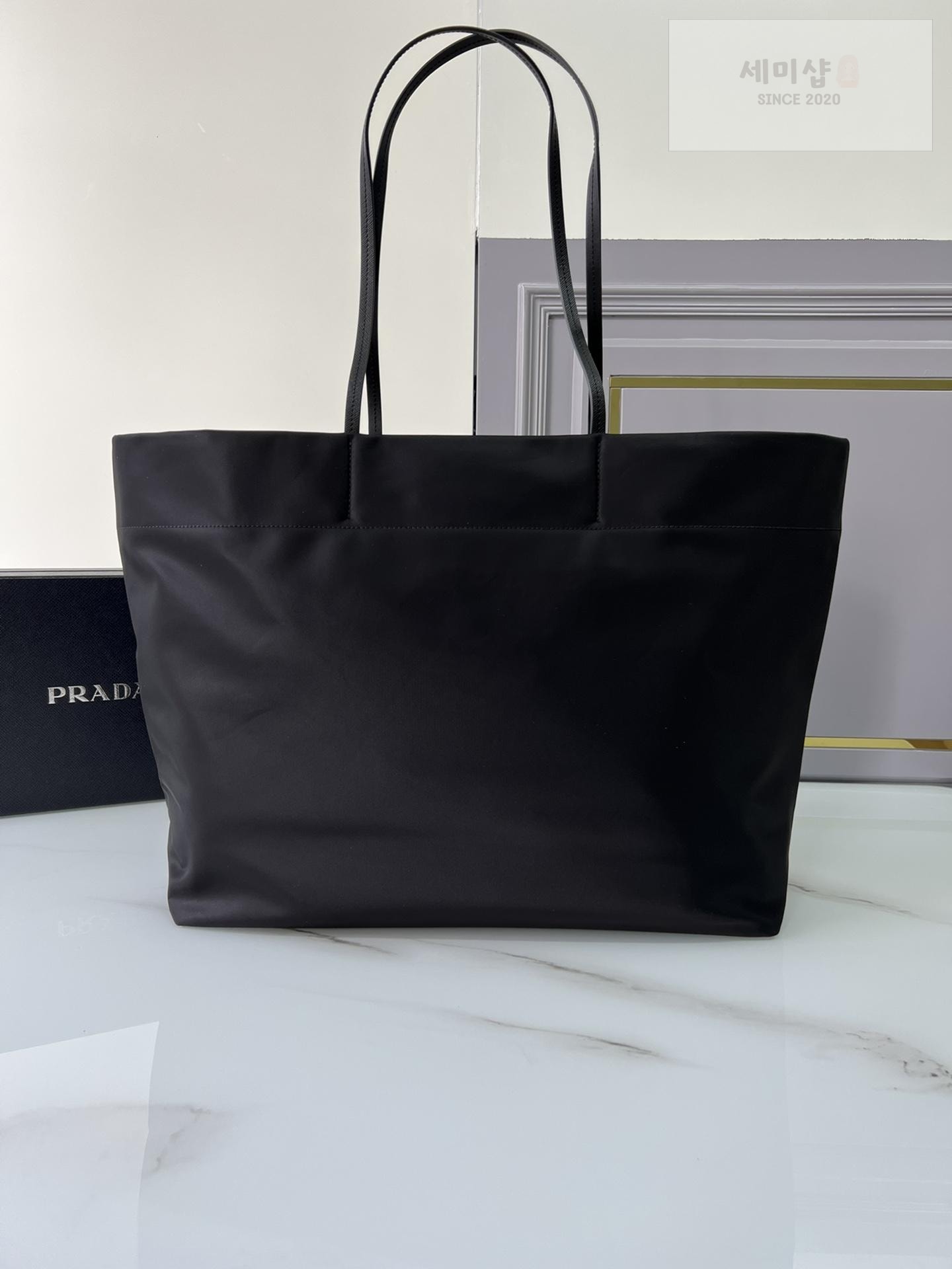 P R A D A Prada Re-Edition Nylon Tote Bag 15번 이미지