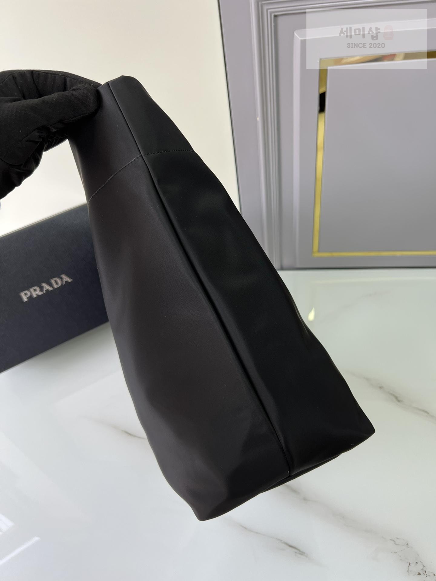 P R A D A Prada Re-Edition Nylon Tote Bag 9번 이미지