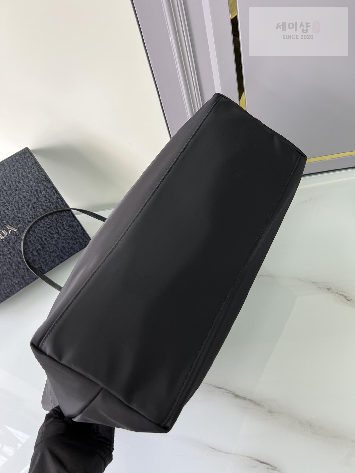 P R A D A Prada Re-Edition Nylon Tote Bag 10번 이미지