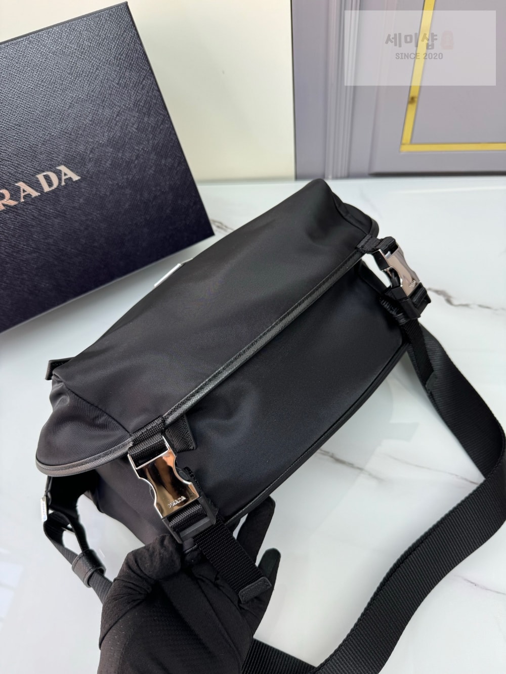 P R A D A 프라다 바이커백 미디움 Bag 3번 이미지