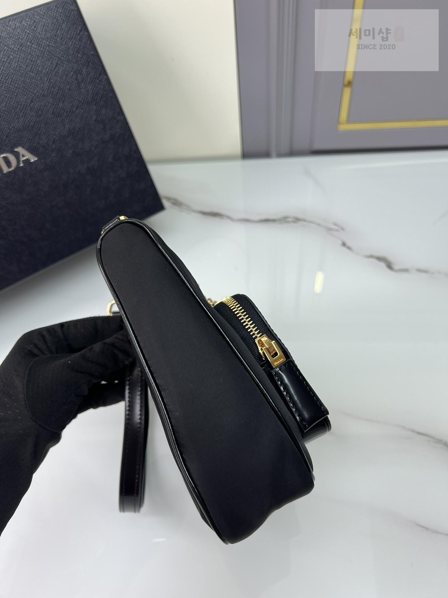 P R A D A Prada Re - Nylon Brushed Mini Bag 2번 이미지