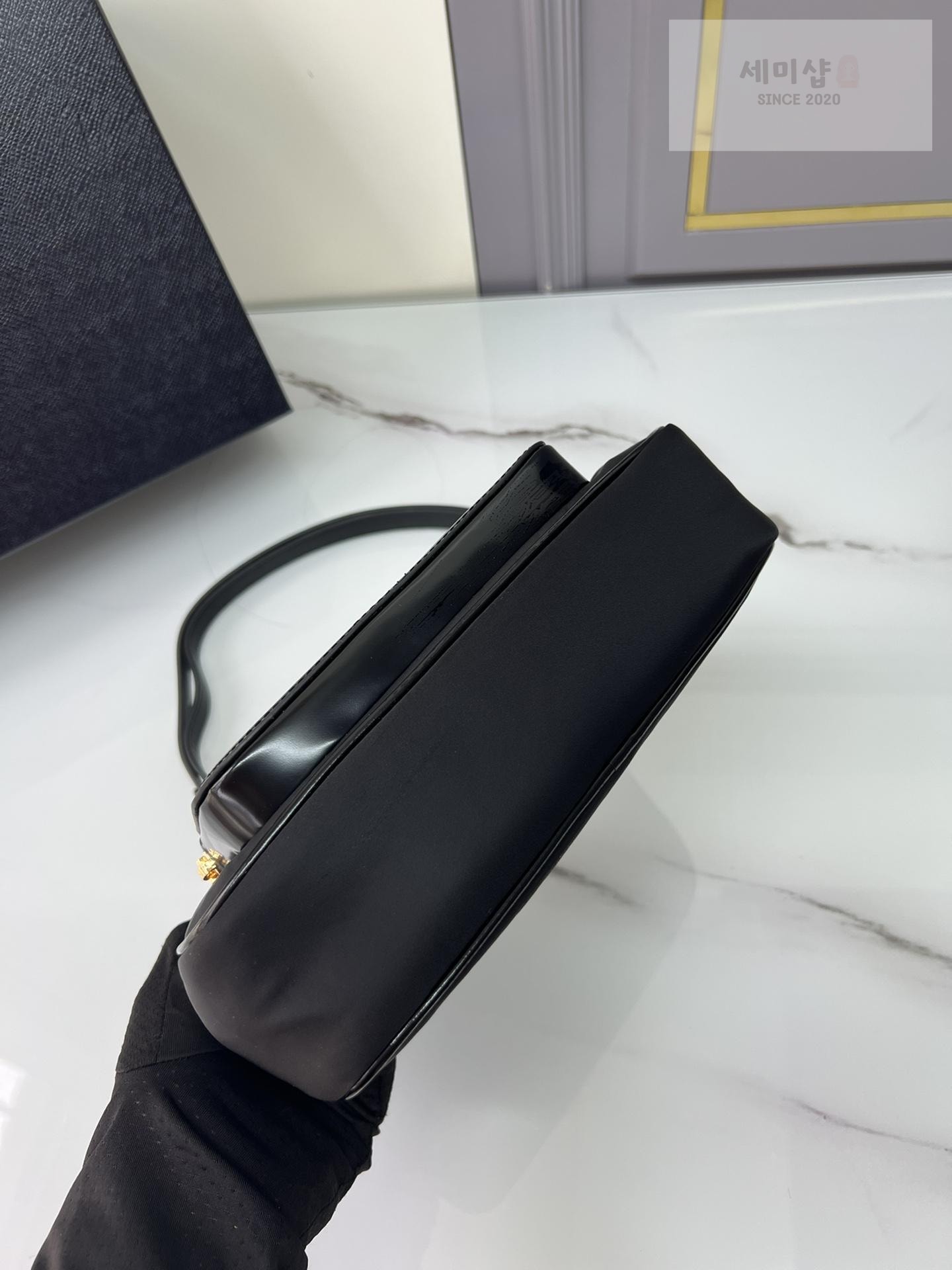 P R A D A Prada Re - Nylon Brushed Mini Bag 3번 이미지