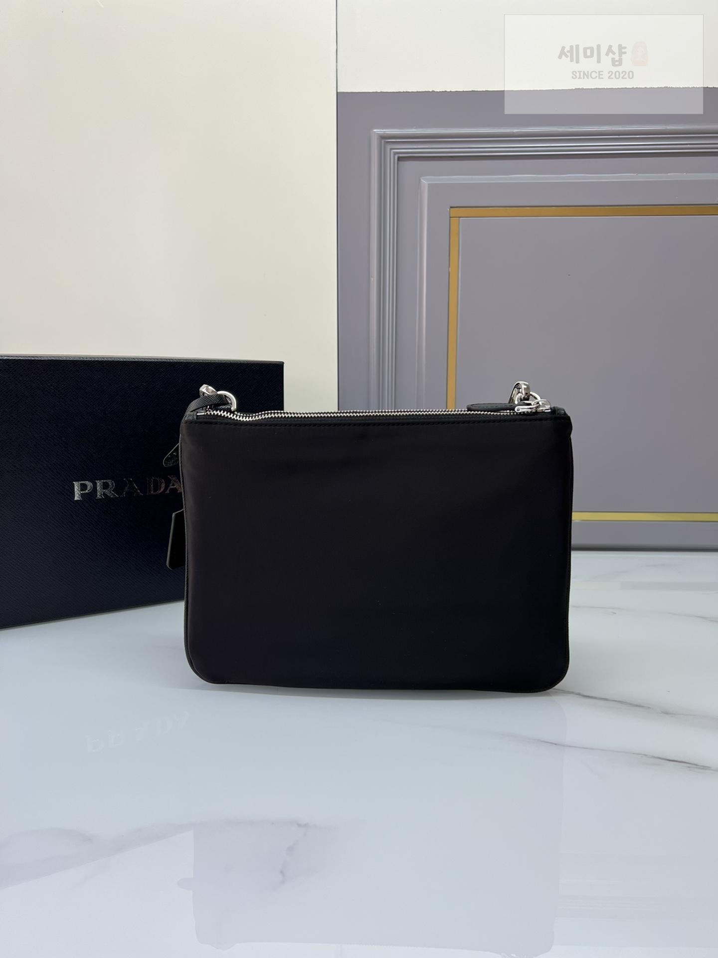 P R A D A Prada Re - Nylon Crossbody Bag 1번 이미지