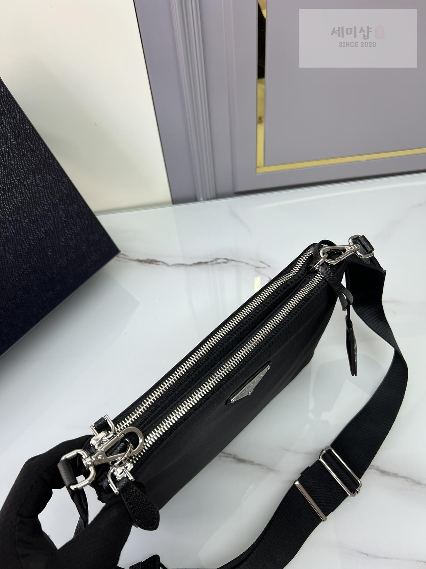 P R A D A Prada Re - Nylon Crossbody Bag 4번 이미지