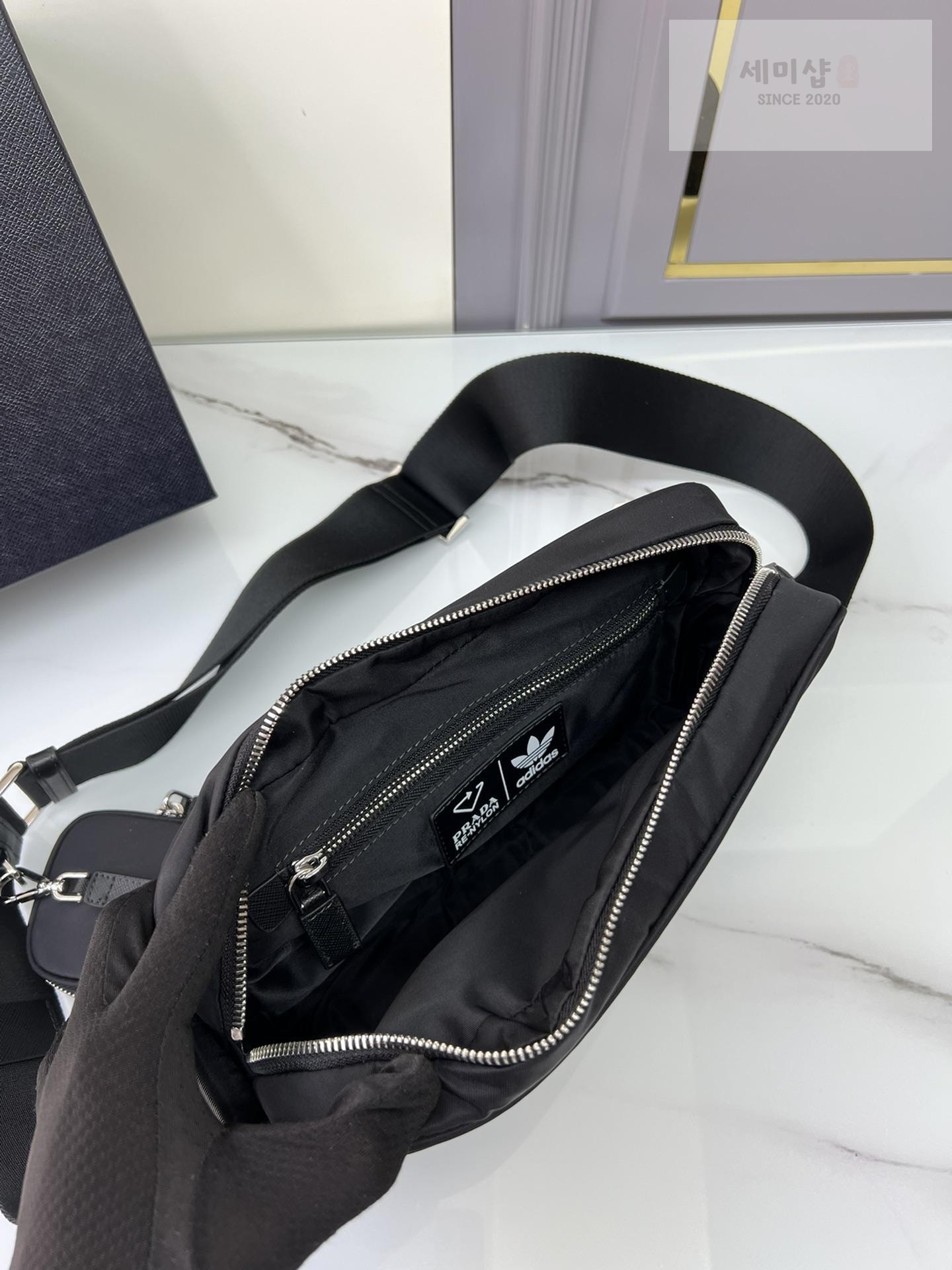 P R A D A Prada Re - Nylon x Adidas Shoulder Bag 4번 이미지