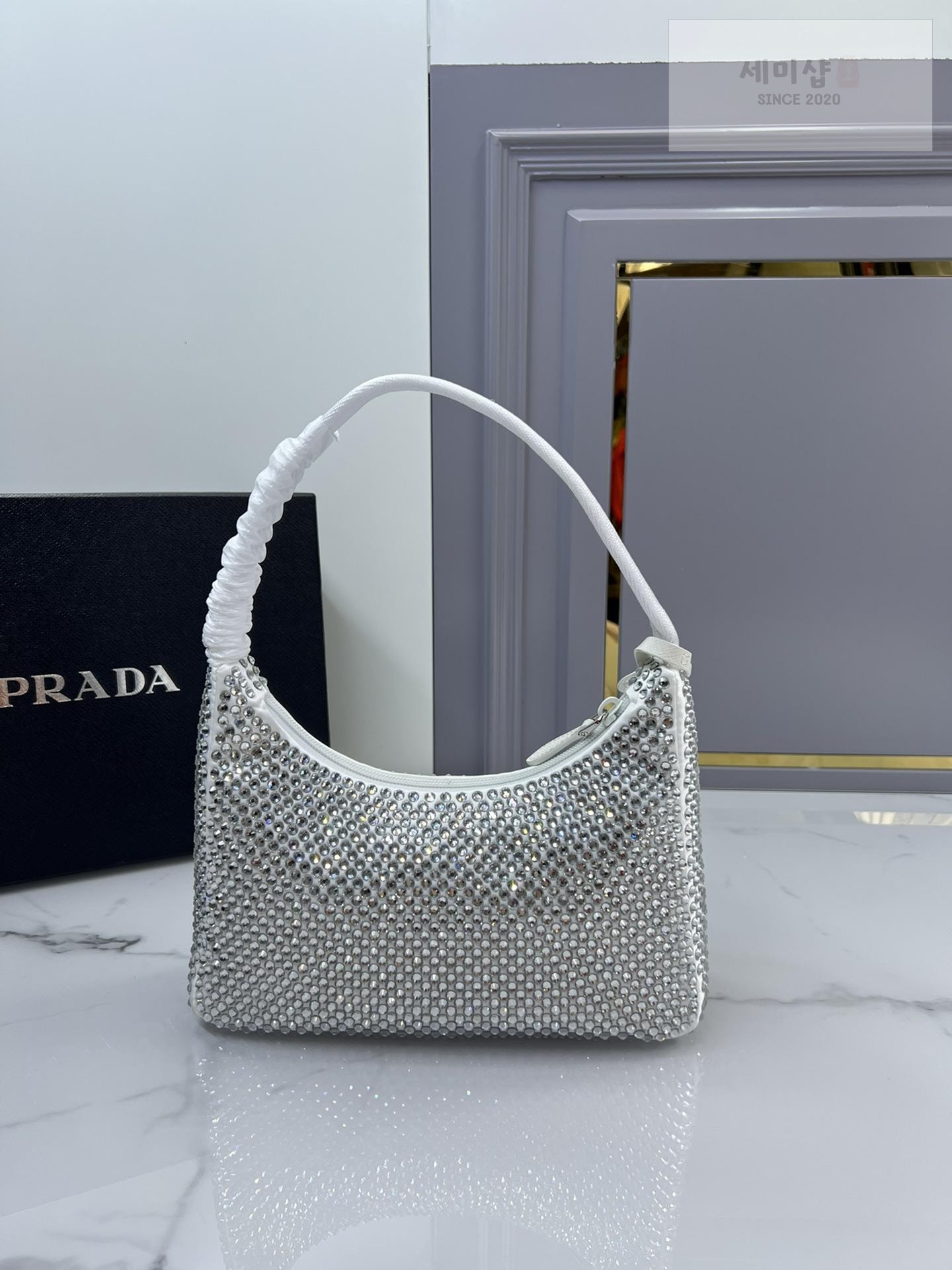 P R A D A Prada Rhinestones Re - Edition Soulder Bag 1번 이미지