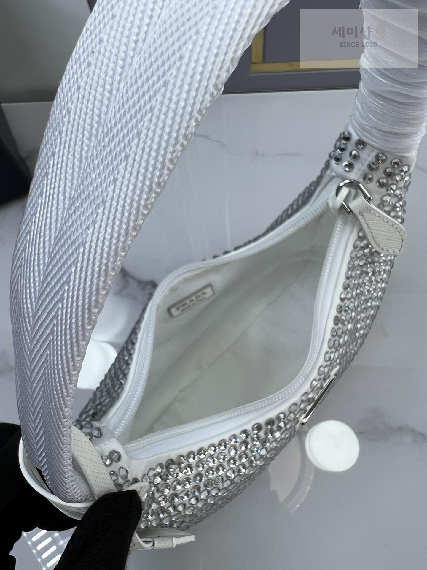 P R A D A Prada Rhinestones Re - Edition Soulder Bag 4번 이미지