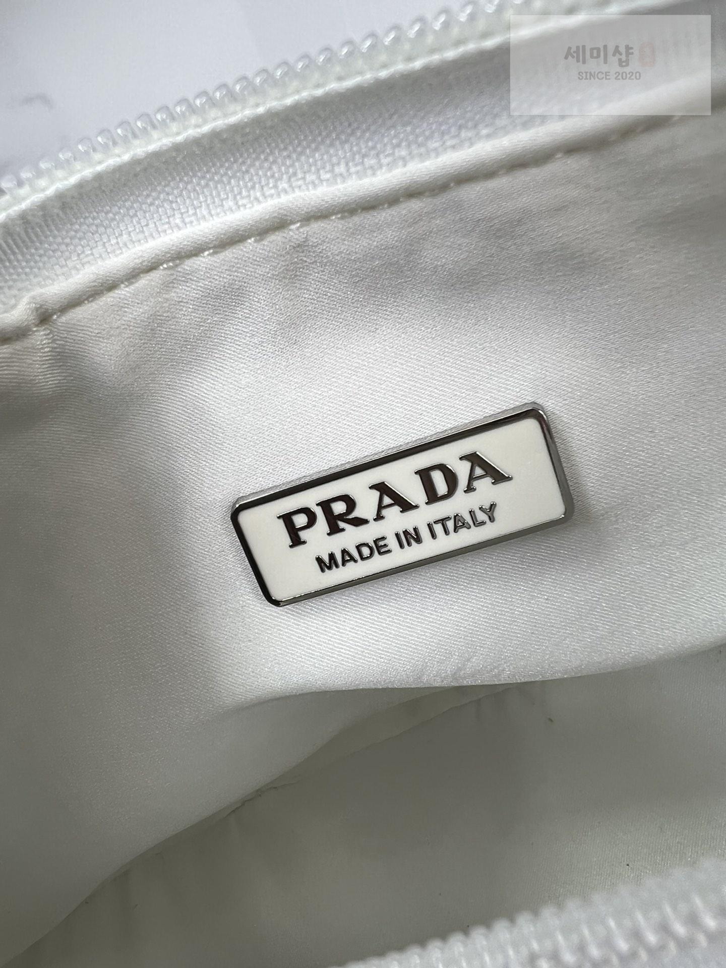 P R A D A Prada Rhinestones Re - Edition Soulder Bag 30번 이미지