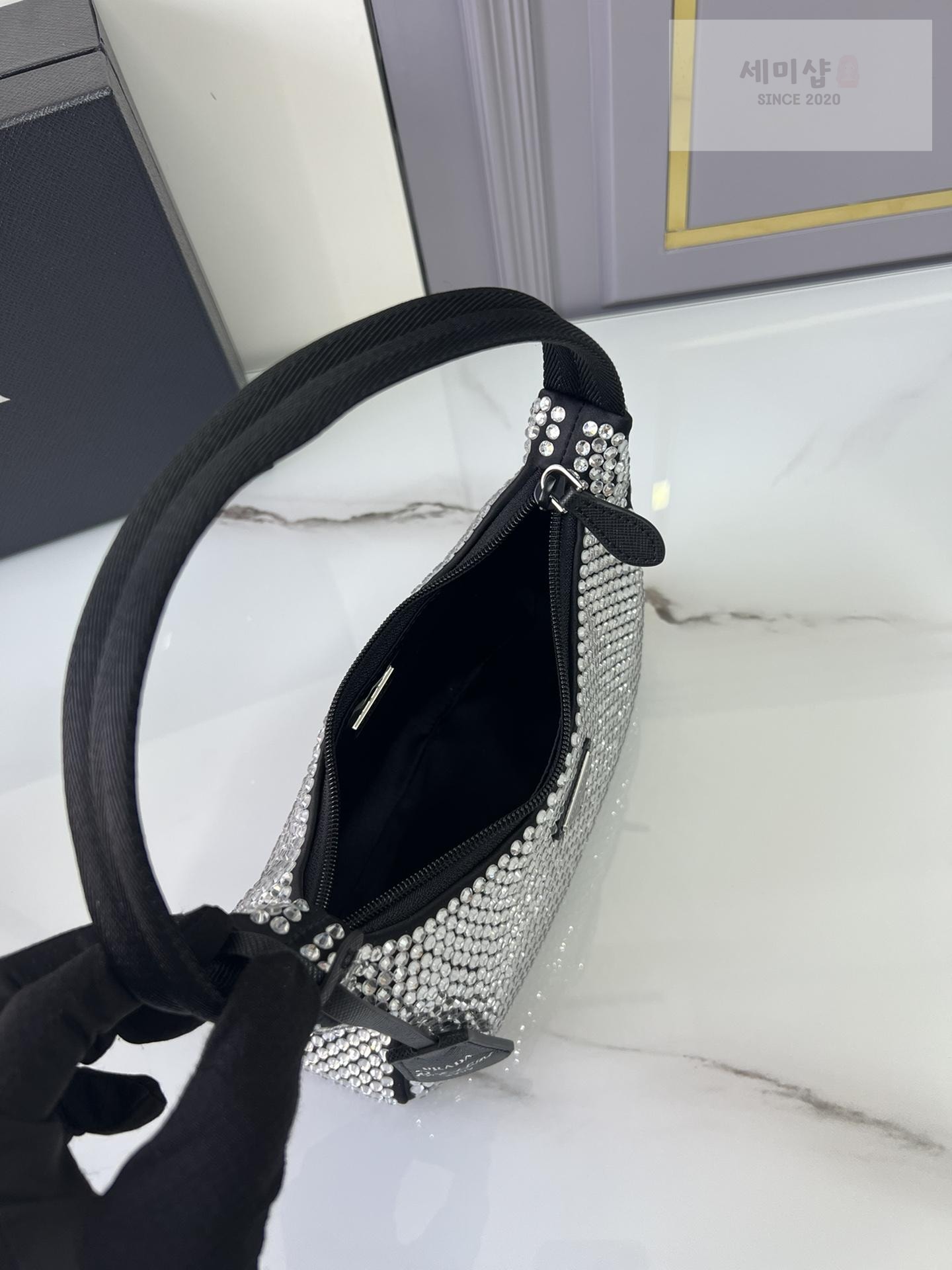 P R A D A Prada Rhinestones Re - Edition Soulder Bag 18번 이미지
