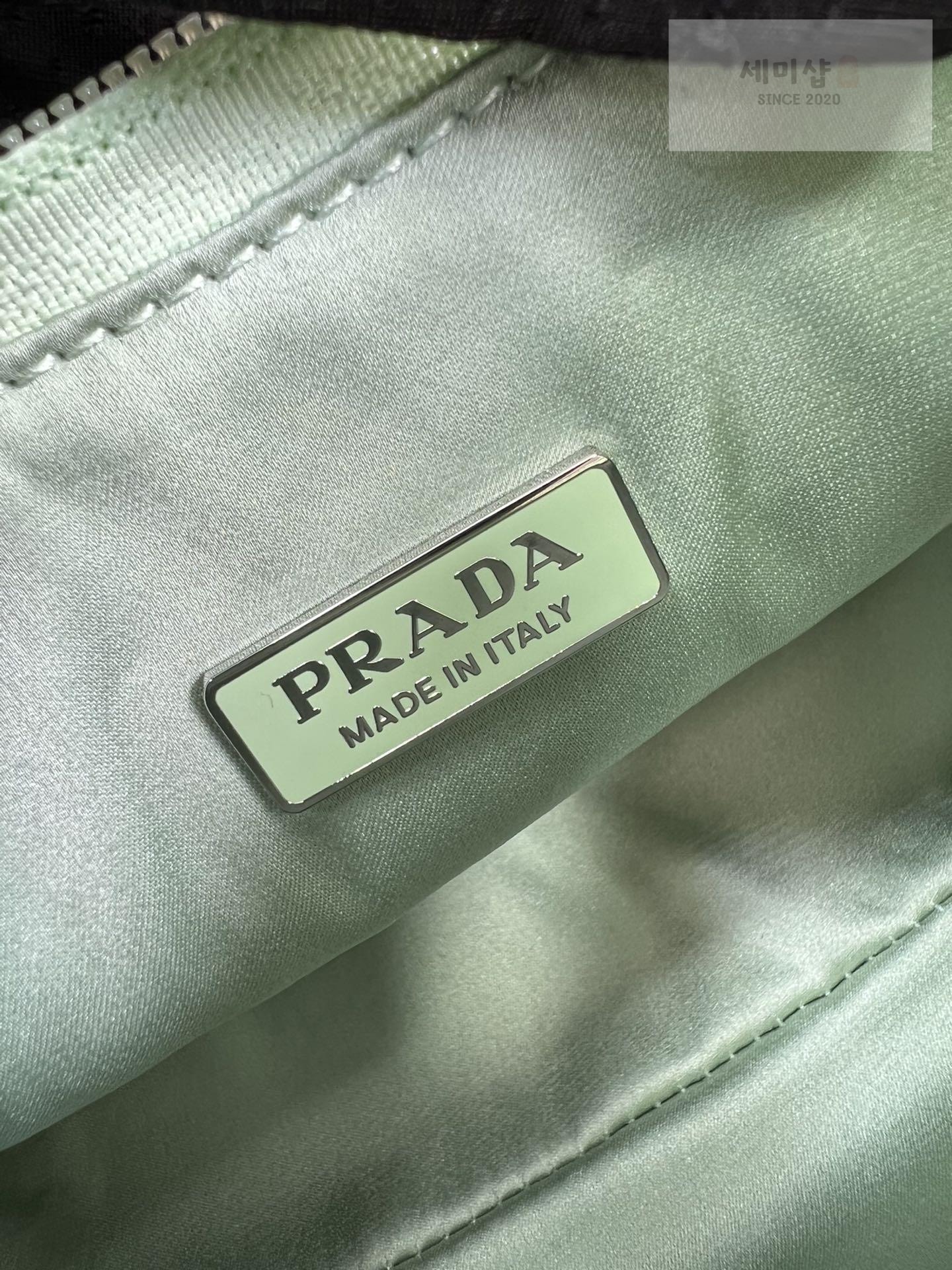 P R A D A Prada Rhinestones Re - Edition Soulder Bag 24번 이미지