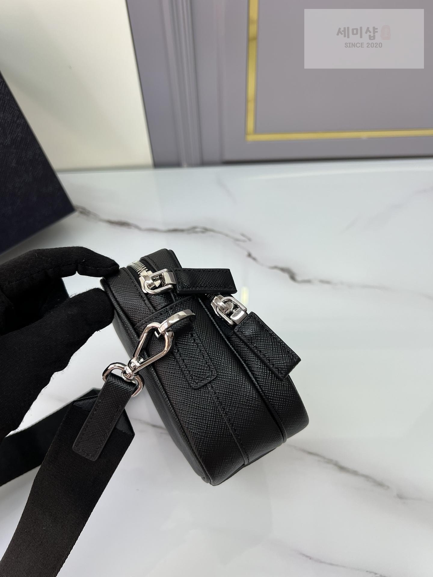 P R A D A Prada Saffiano Leather Shoulder Bag 8번 이미지
