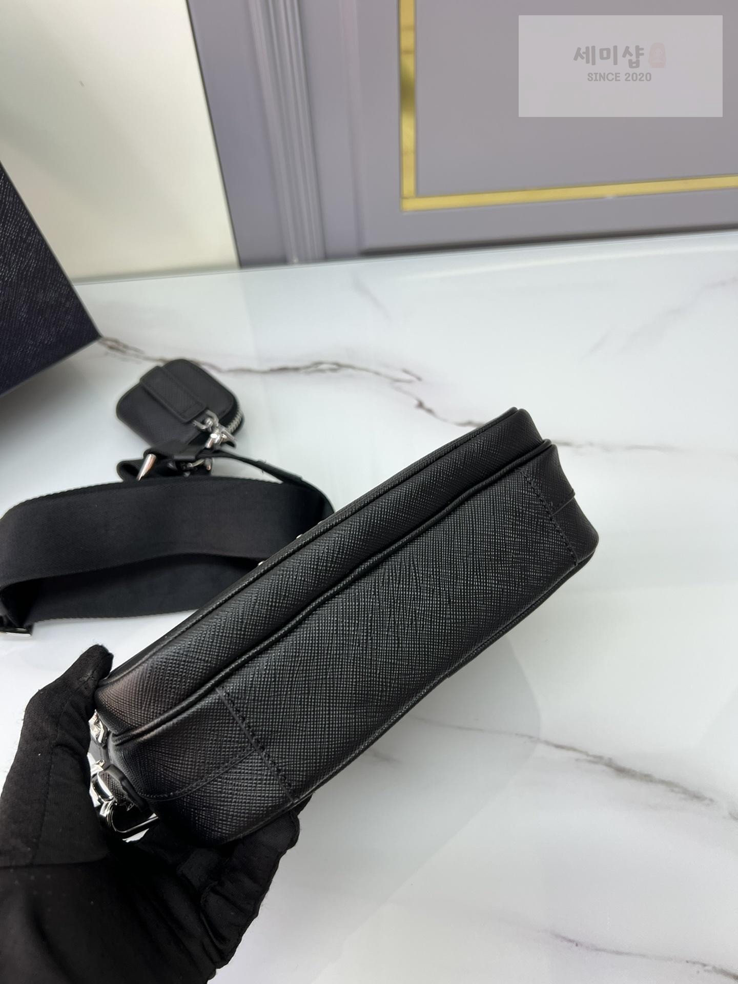 P R A D A Prada Saffiano Leather Shoulder Bag 2번 이미지
