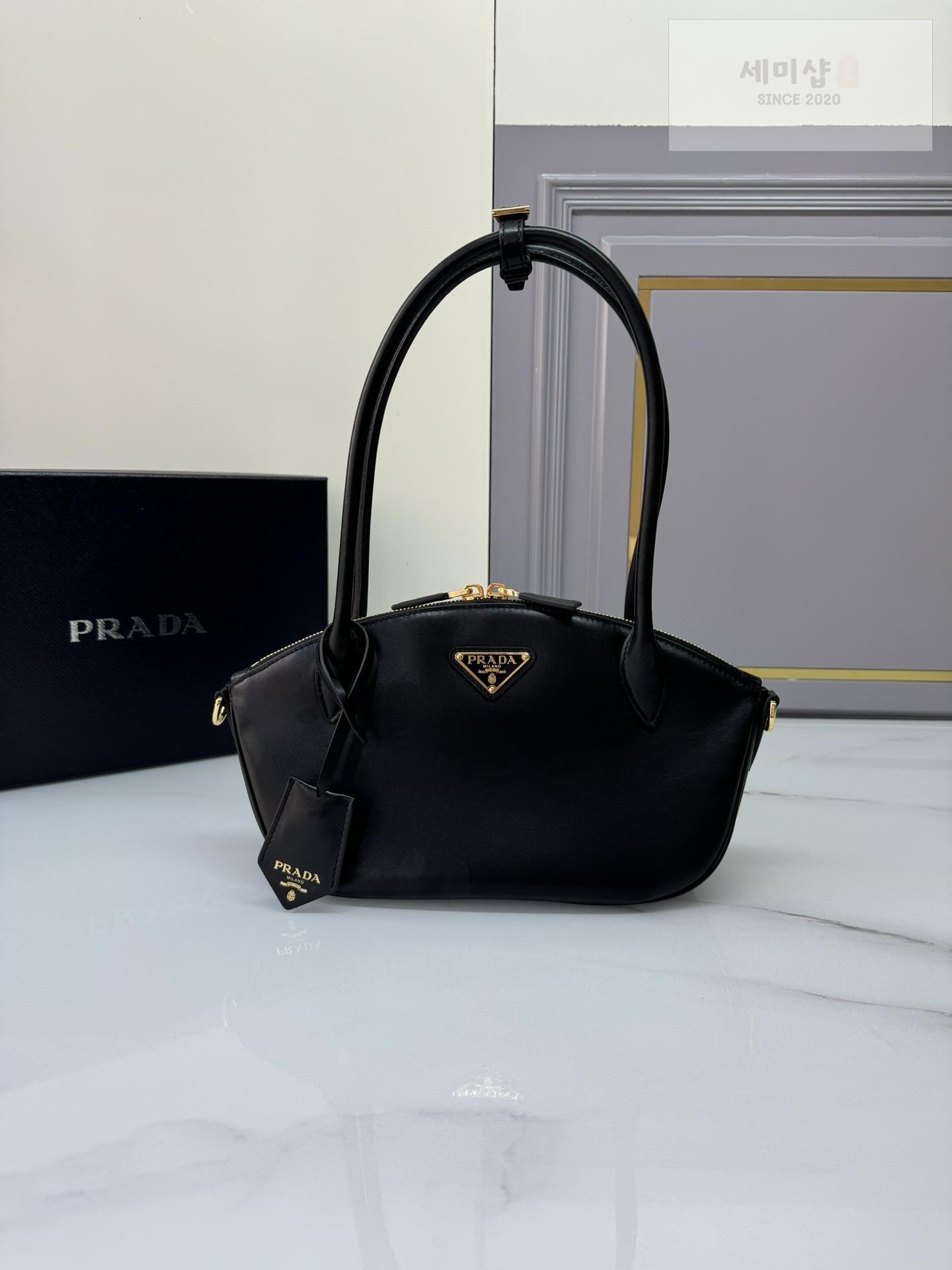 P R A D A Prada Small Leather Handbag Bag 1번 이미지