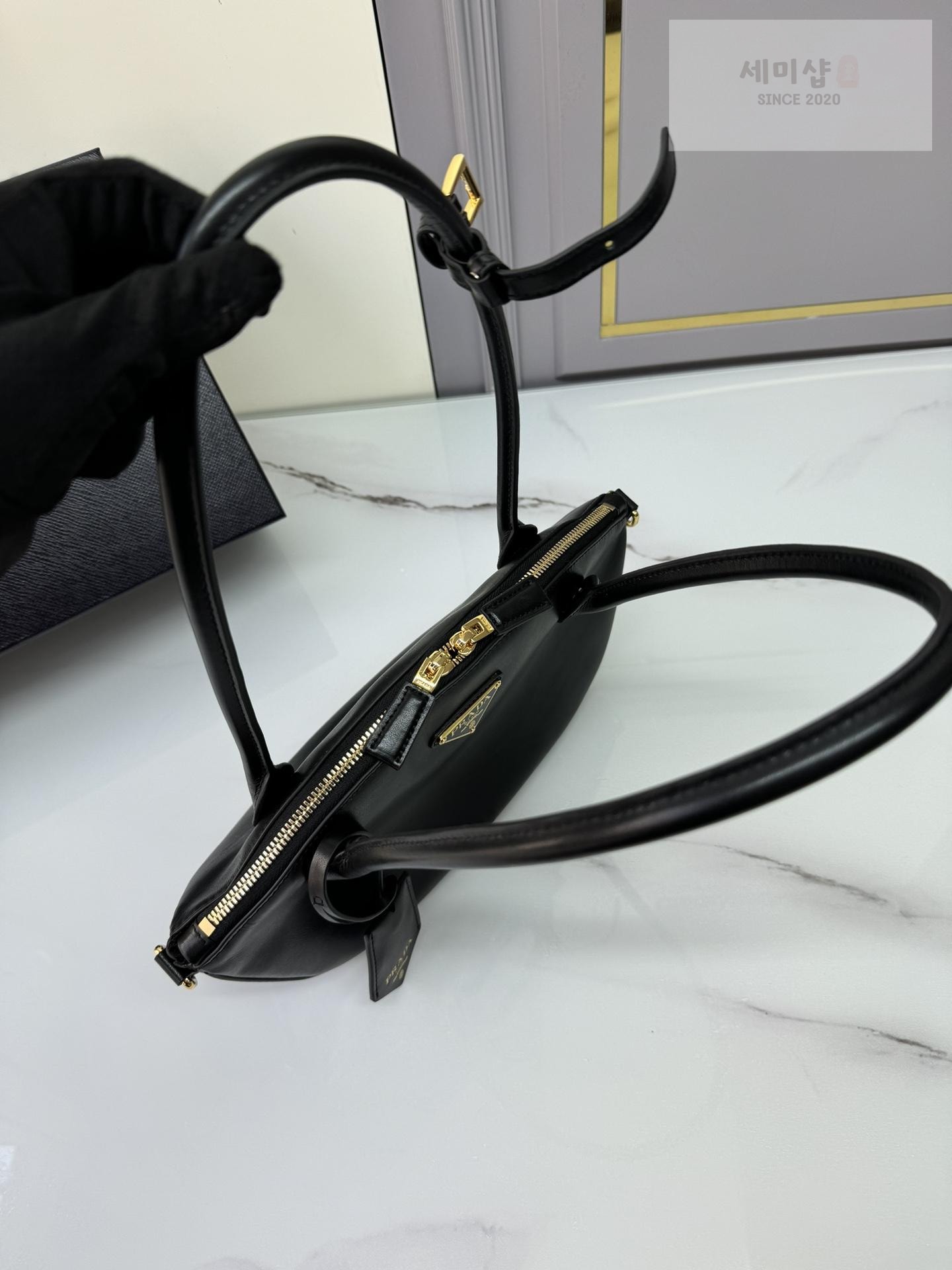 P R A D A Prada Small Leather Handbag Bag 5번 이미지