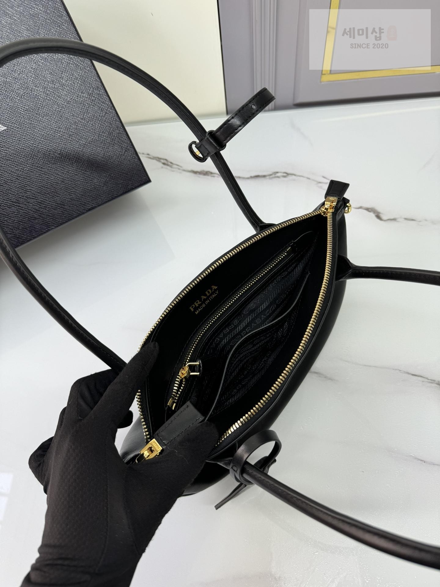 P R A D A Prada Small Leather Handbag Bag 6번 이미지
