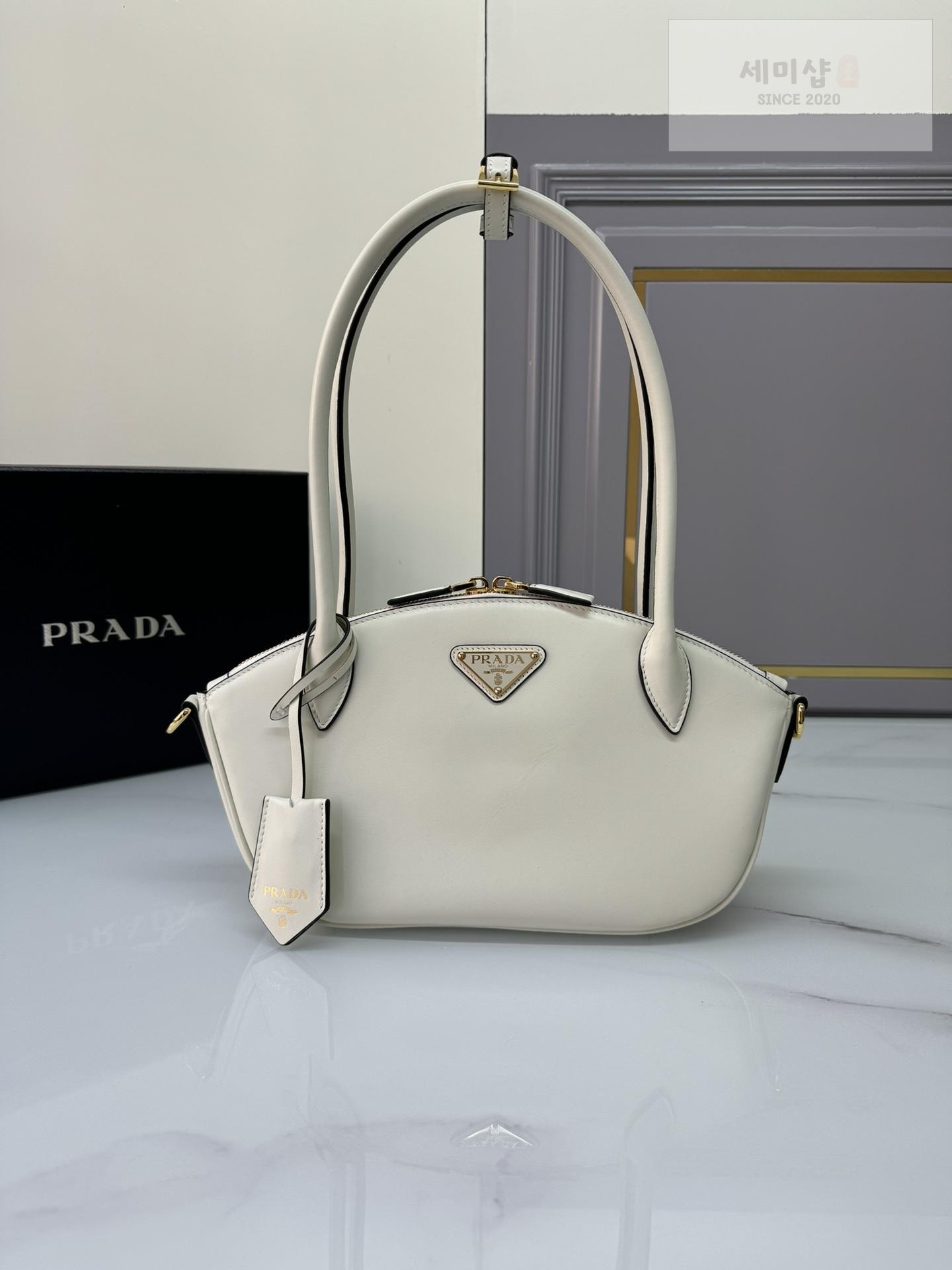 P R A D A Prada Small Leather Handbag Bag 9번 이미지