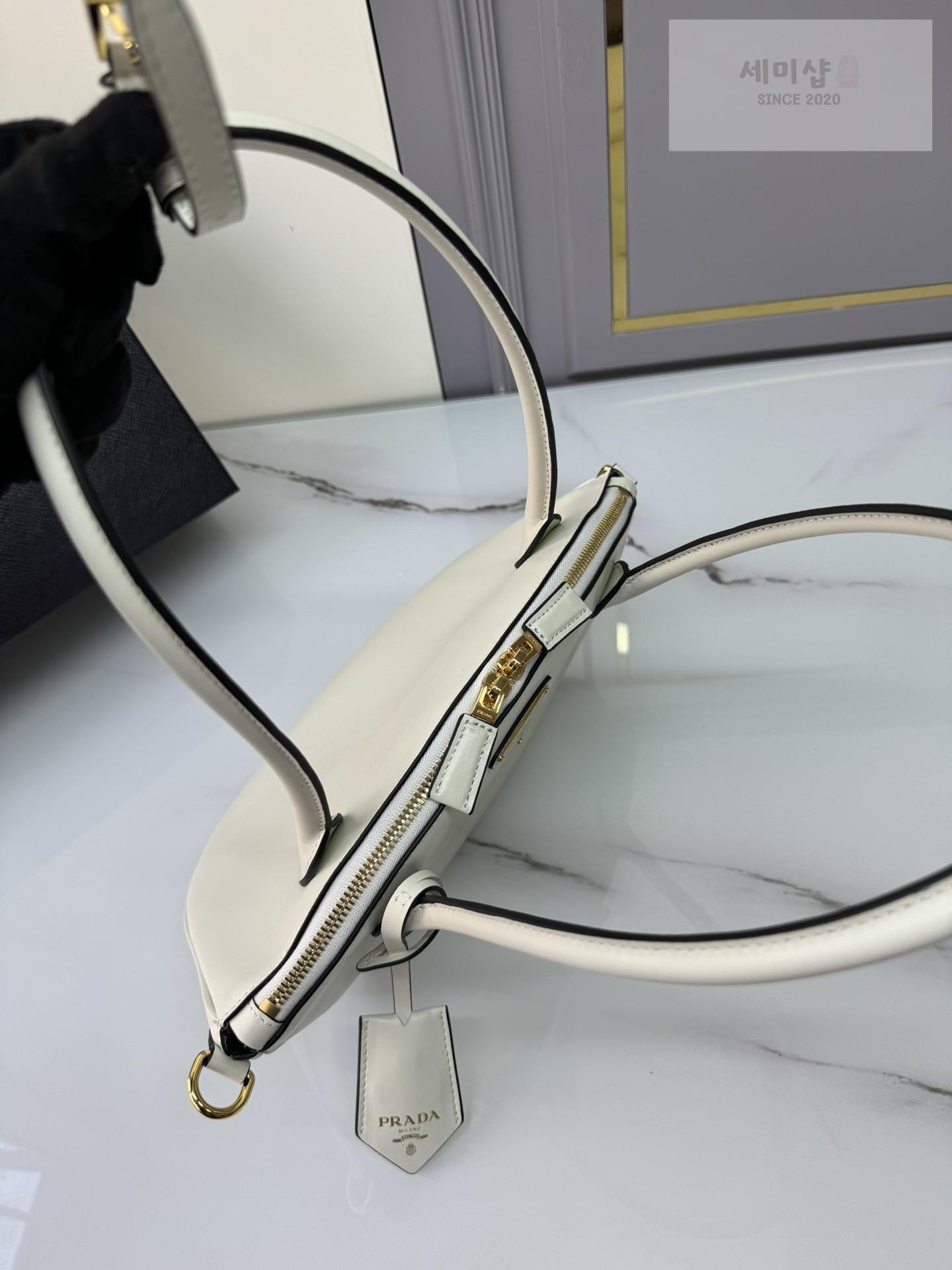 P R A D A Prada Small Leather Handbag Bag 13번 이미지