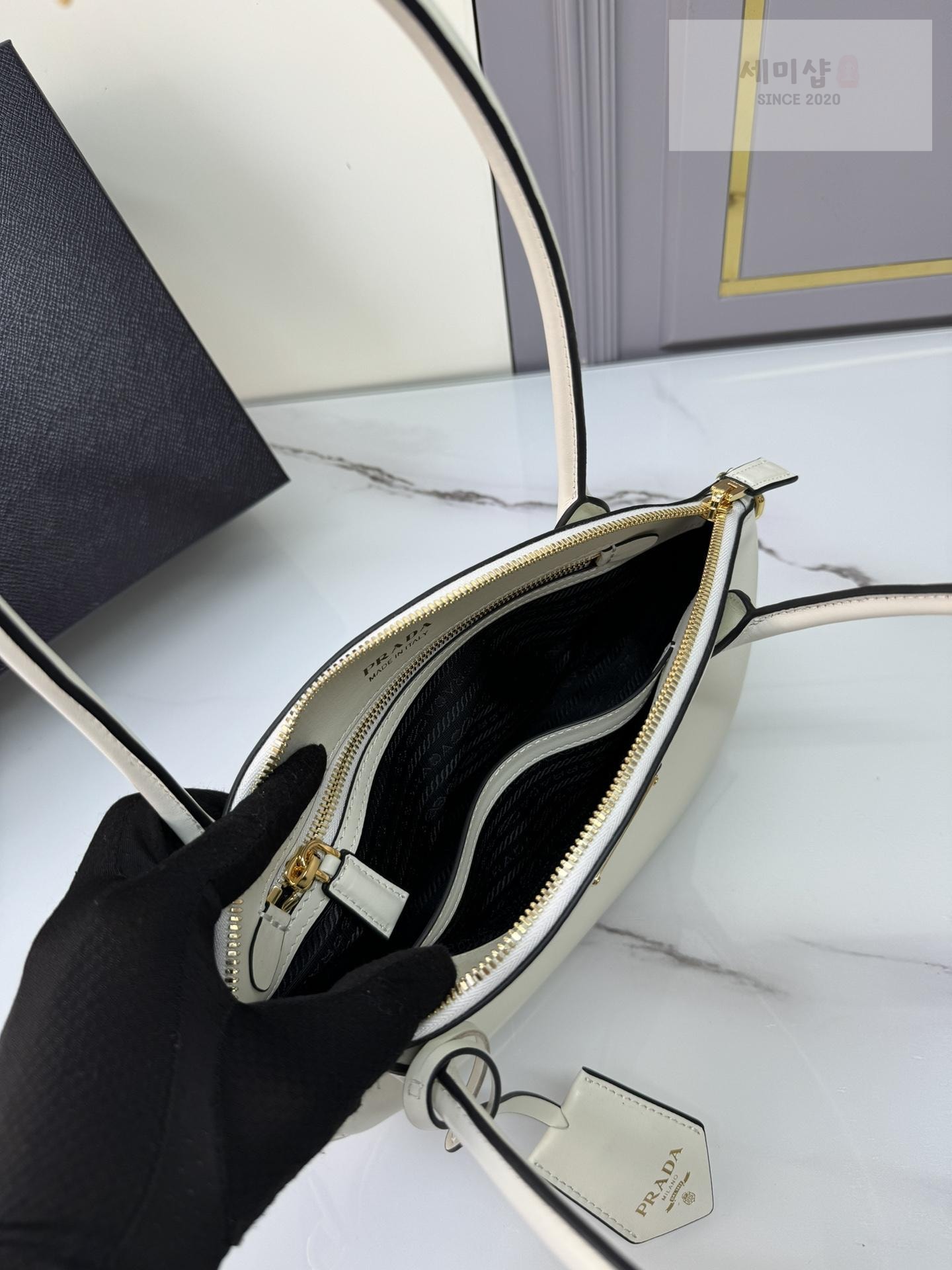 P R A D A Prada Small Leather Handbag Bag 14번 이미지