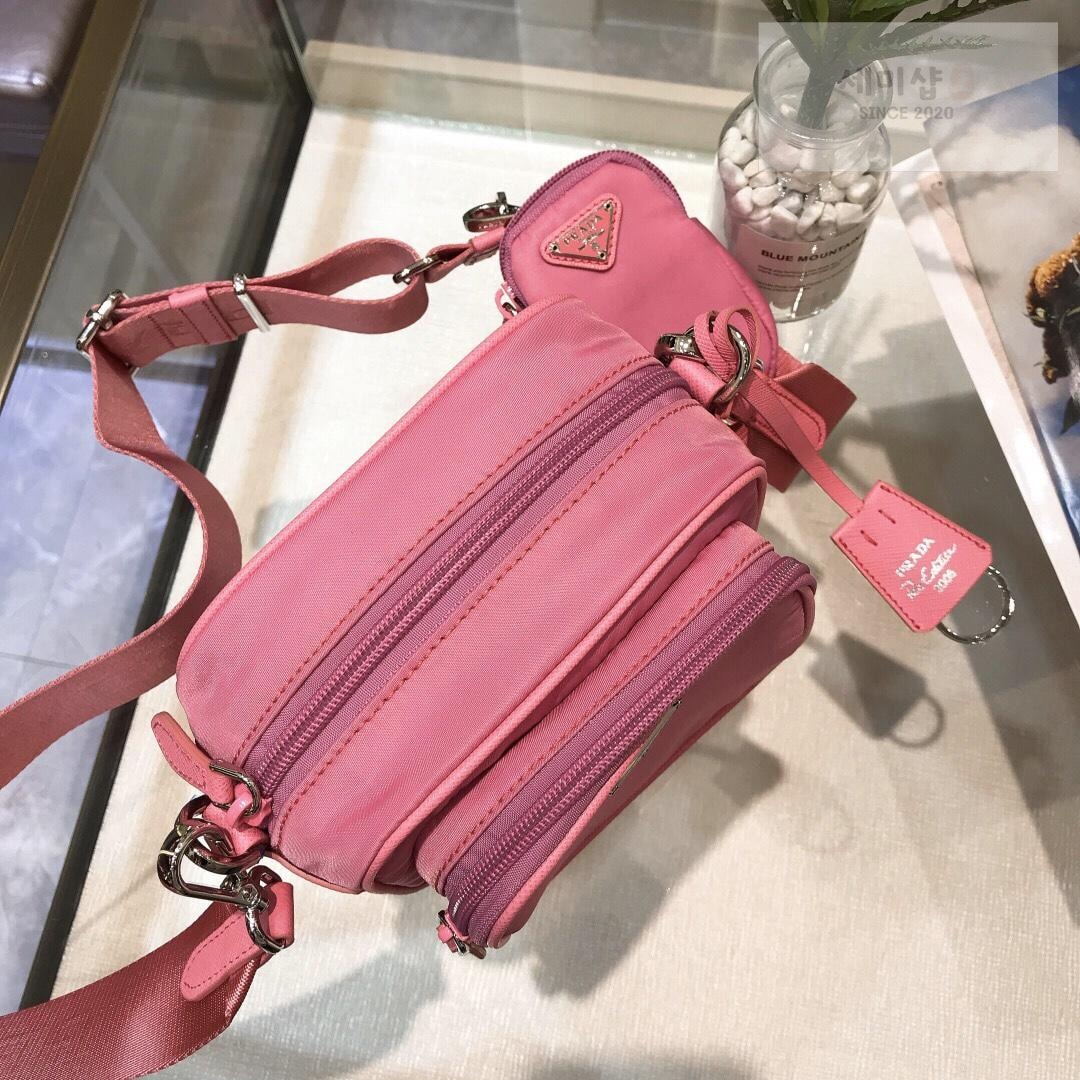 P R A D A Re-Edition 2005 Nylon Camera Bag 12번 이미지