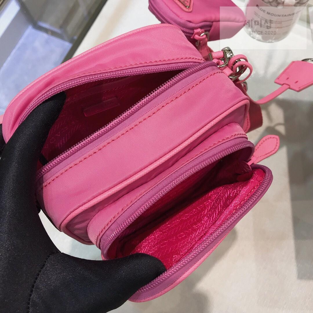 P R A D A Re-Edition 2005 Nylon Camera Bag 13번 이미지