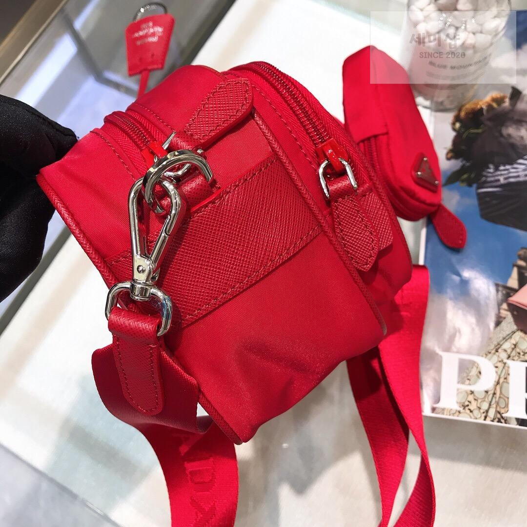 P R A D A Re-Edition 2005 Nylon Camera Bag 22번 이미지