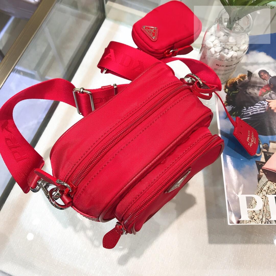 P R A D A Re-Edition 2005 Nylon Camera Bag 19번 이미지