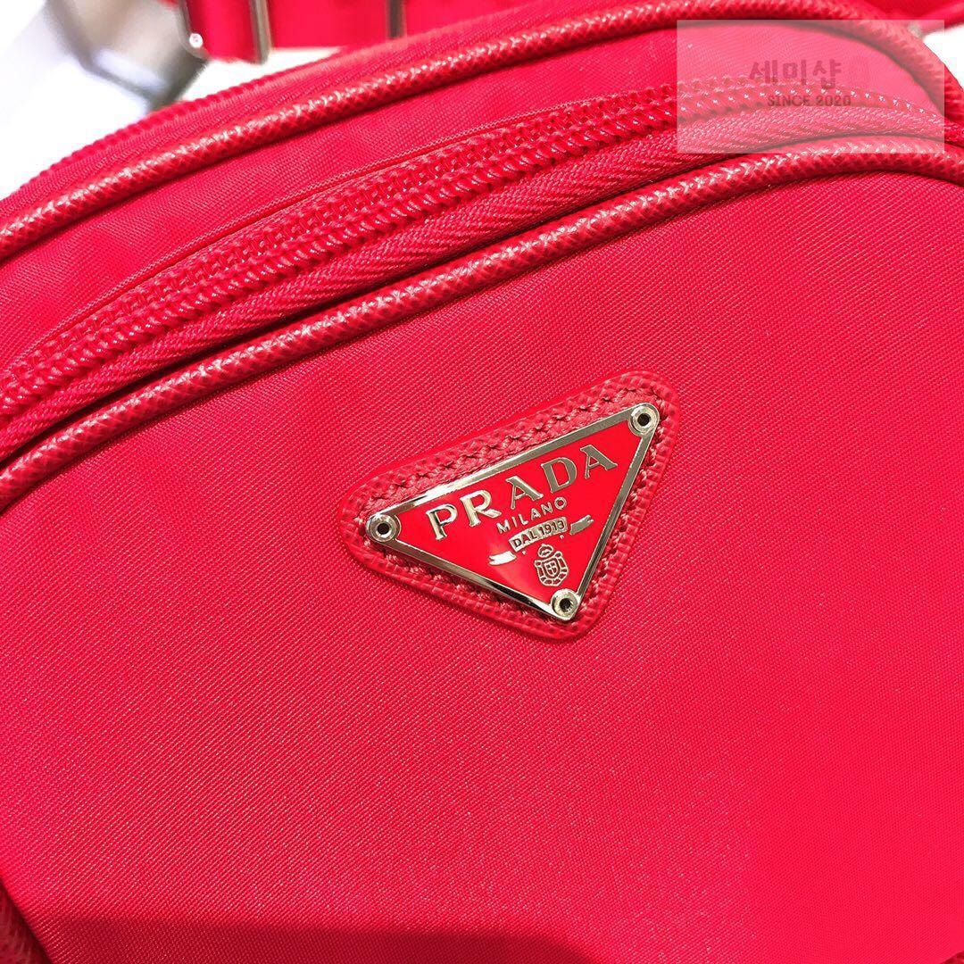 P R A D A Re-Edition 2005 Nylon Camera Bag 20번 이미지