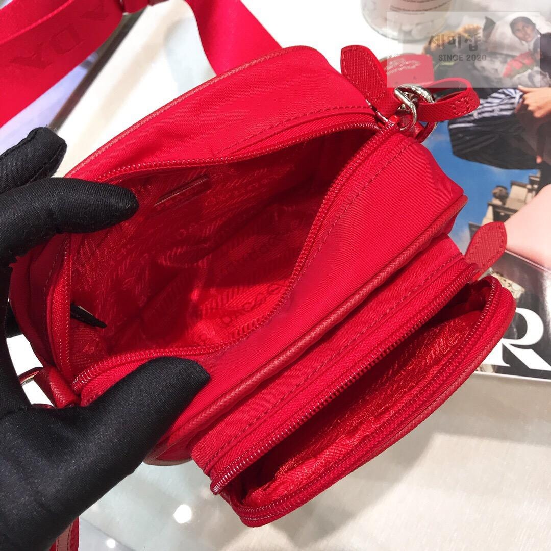 P R A D A Re-Edition 2005 Nylon Camera Bag 17번 이미지